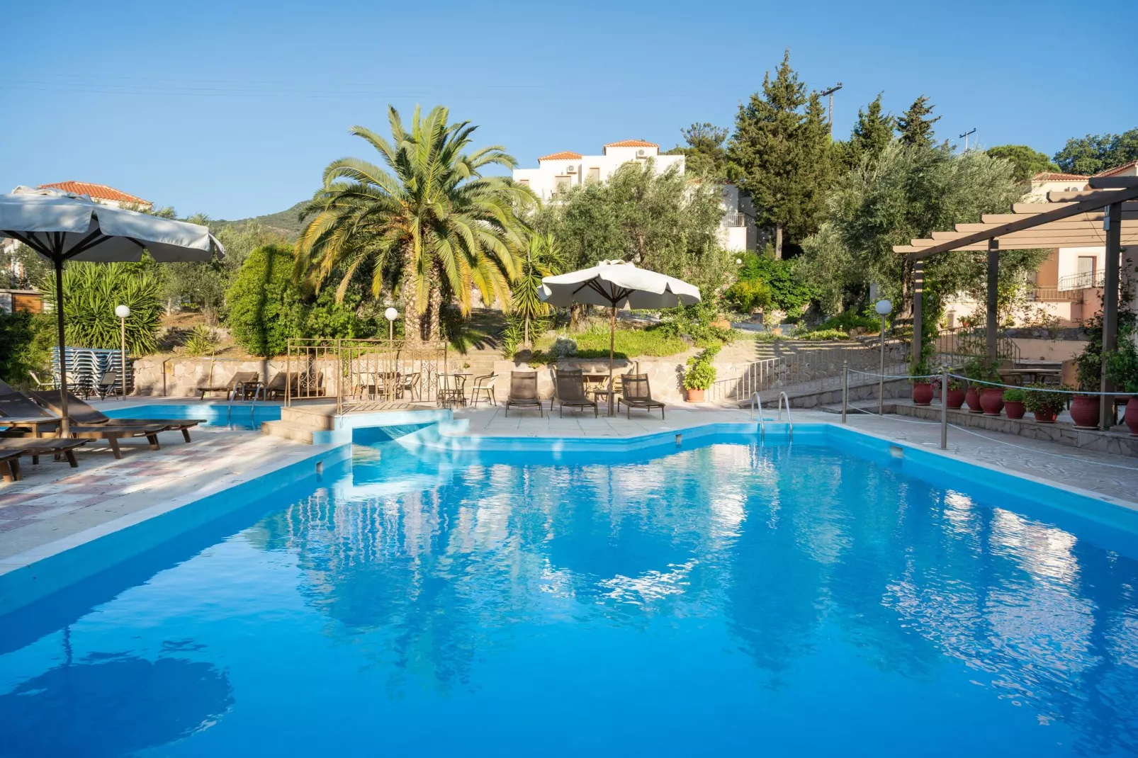 Fijne studio op Lesbos met een balkon-Zwembad