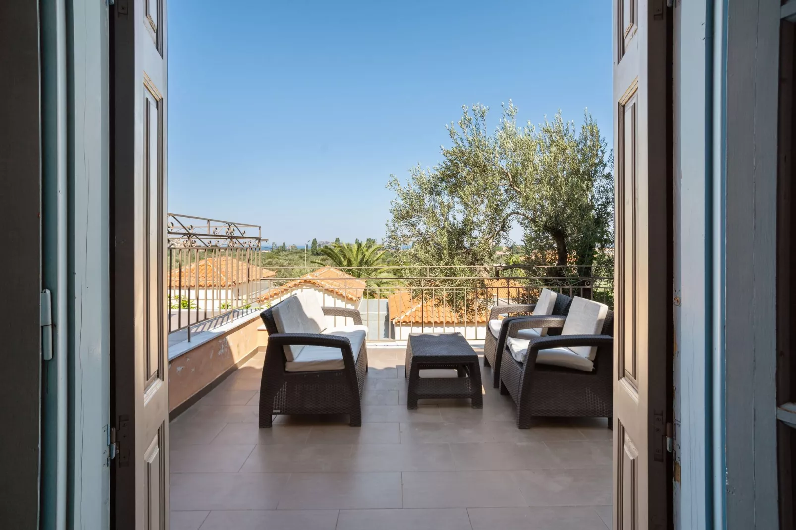 Mooie studio op Lesbos met een balkon-Terrasbalkon