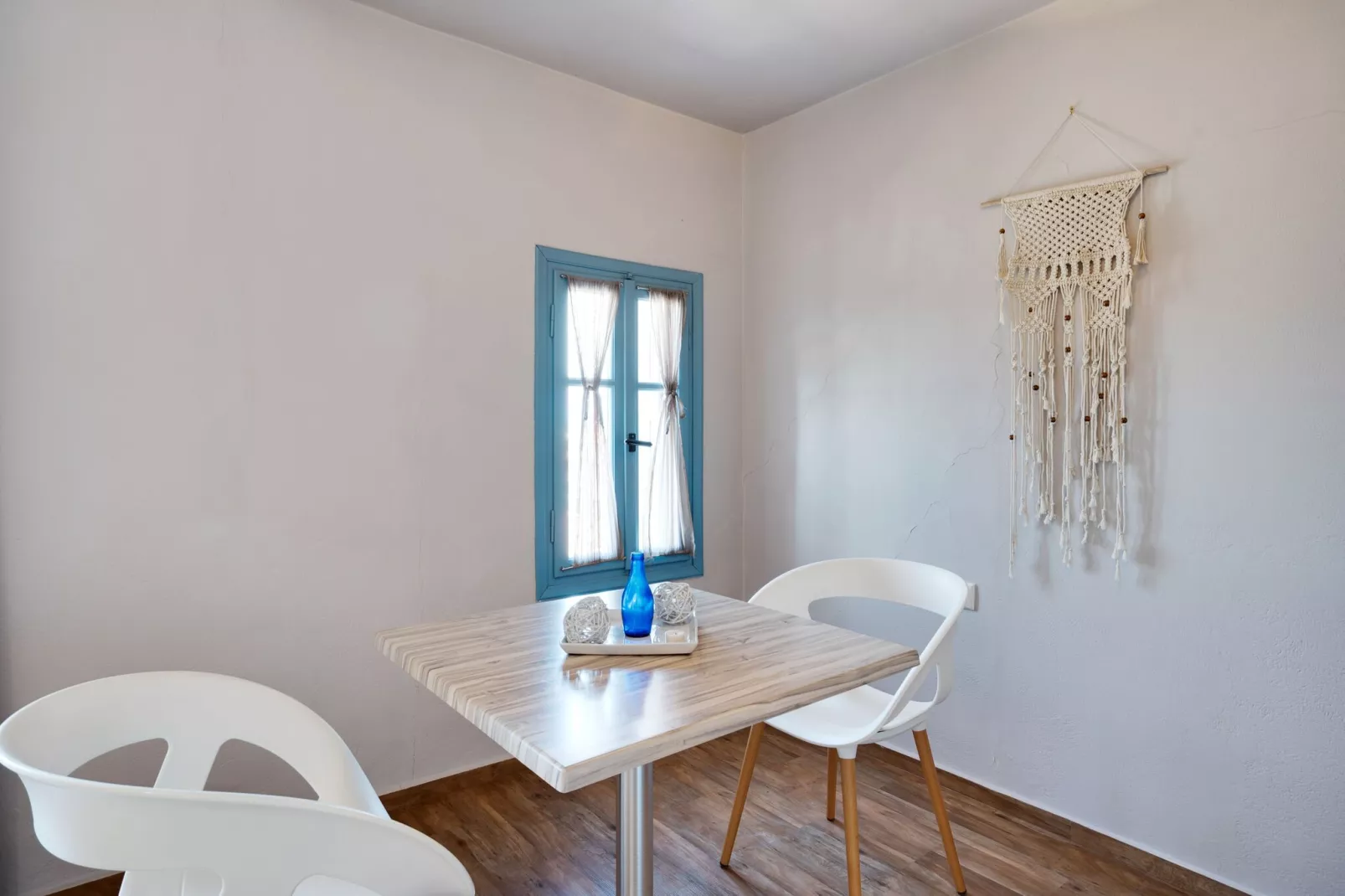 Charmante studio op Lesbos met een balkon-Eetkamer