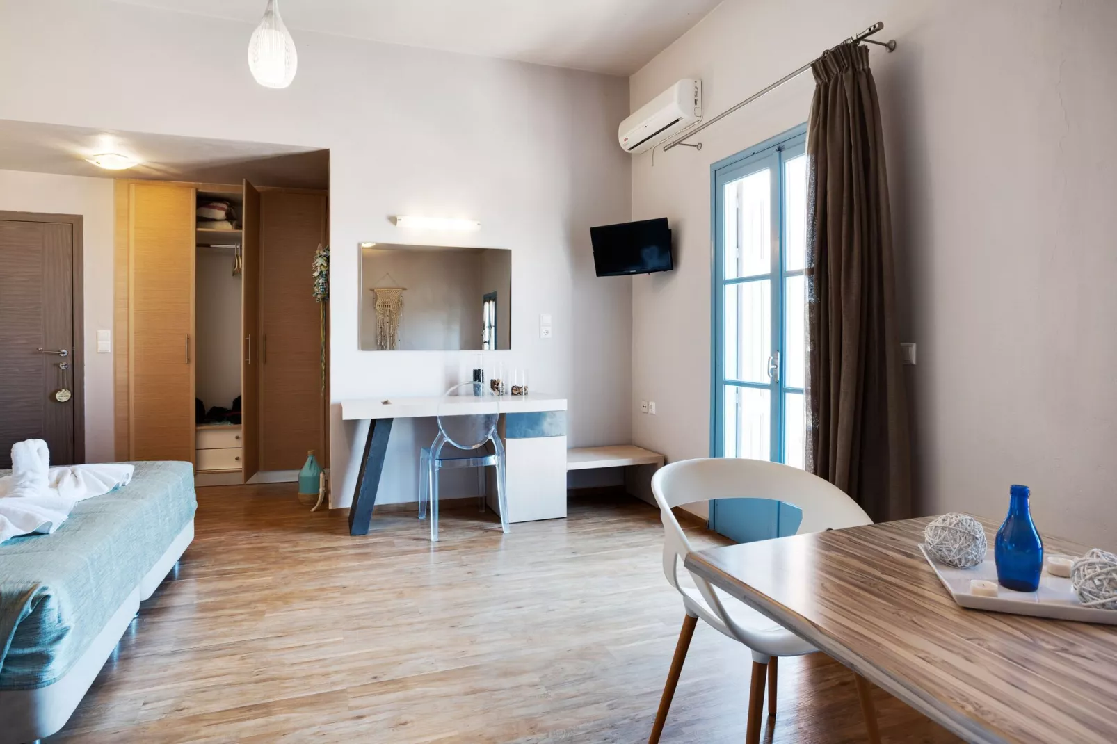 Charmante studio op Lesbos met een balkon-Woonkamer