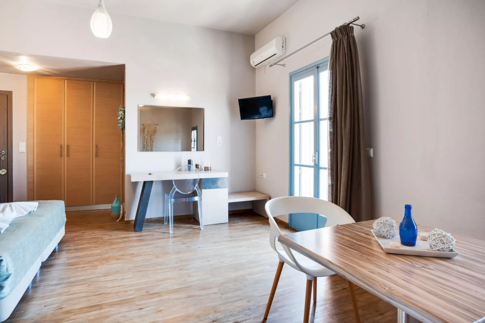 Charmante studio op Lesbos met een balkon-Woonkamer