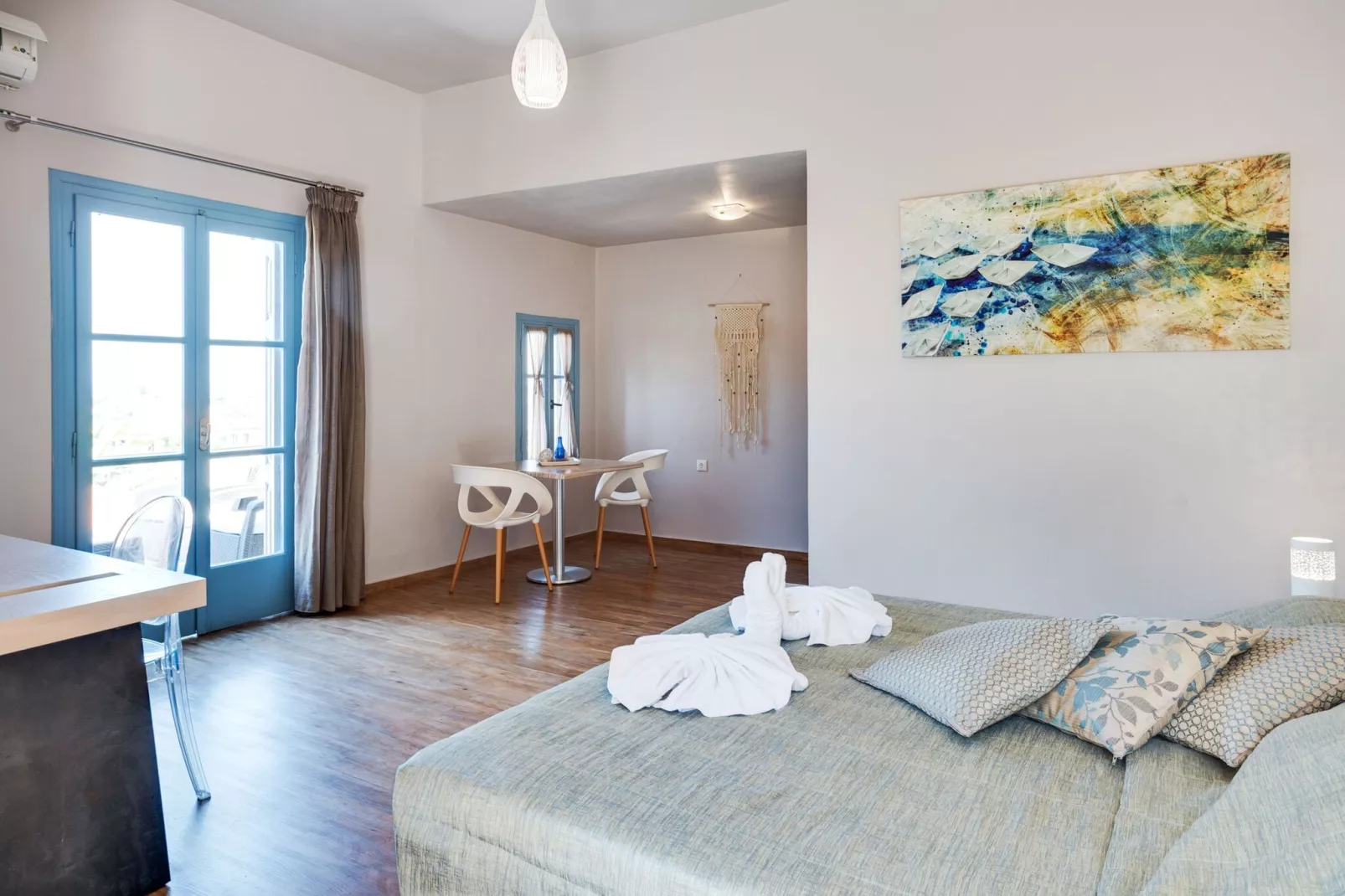 Charmante studio op Lesbos met een balkon-Slaapkamer