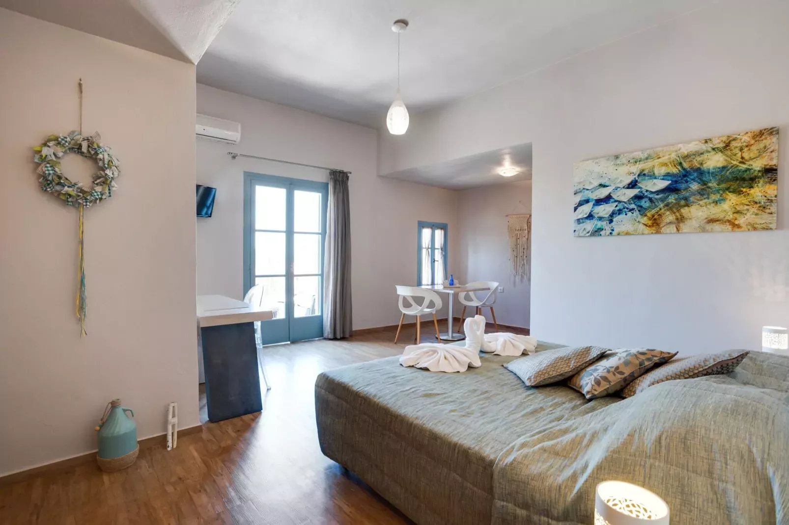 Charmante studio op Lesbos met een balkon-Slaapkamer