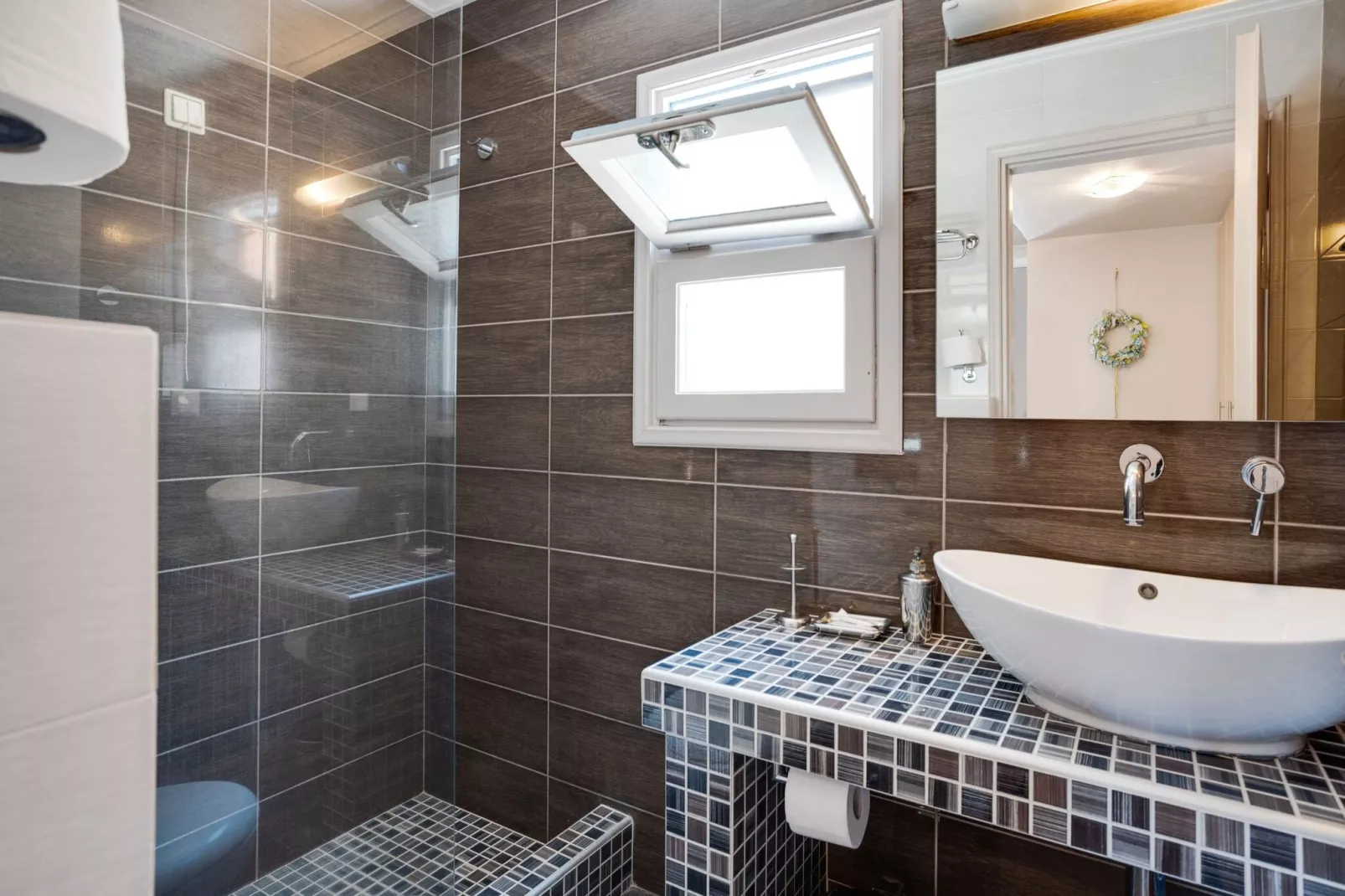 Charmante studio op Lesbos met een balkon-Badkamer