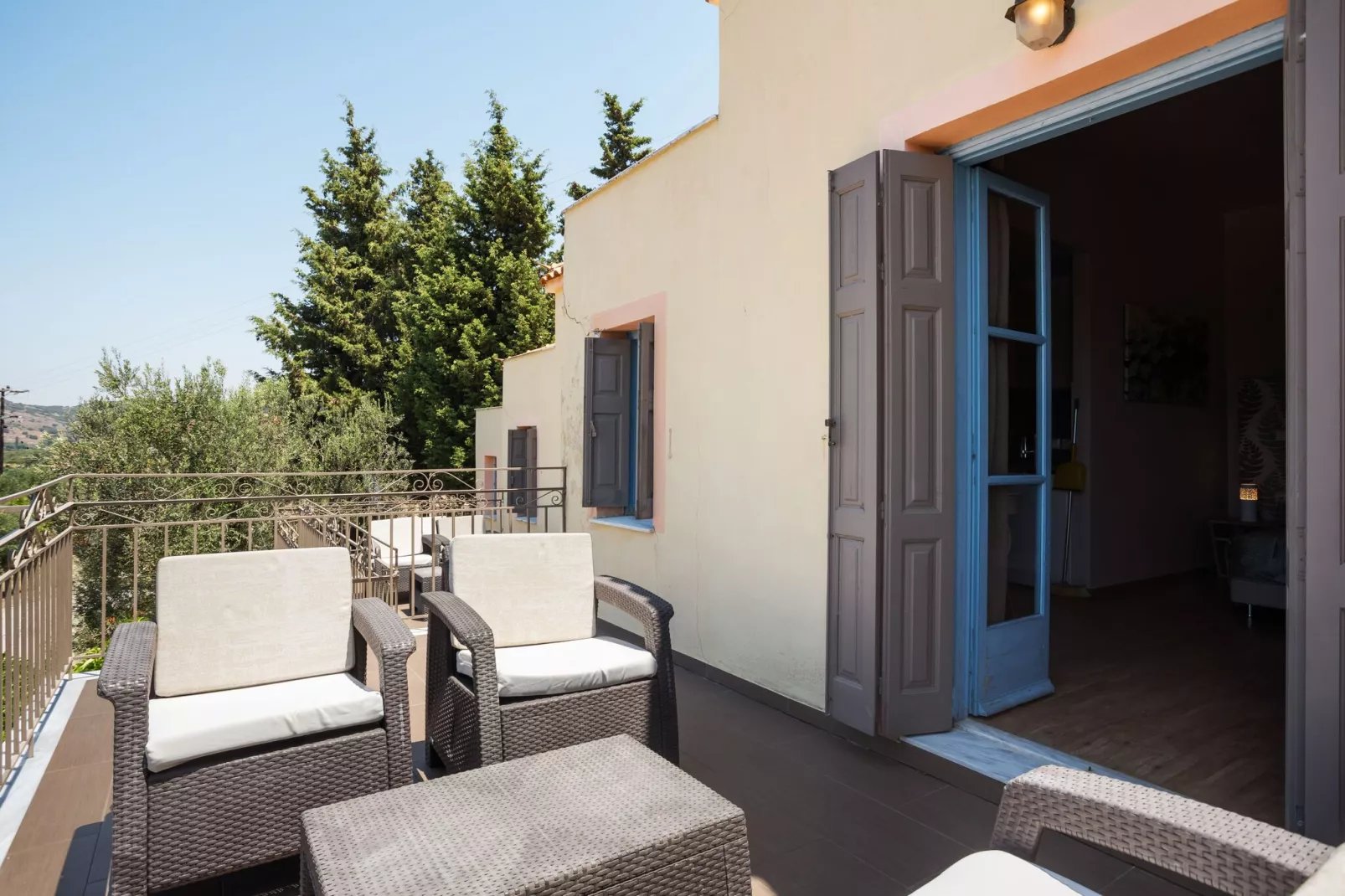 Charmante studio op Lesbos met een balkon-Terrasbalkon