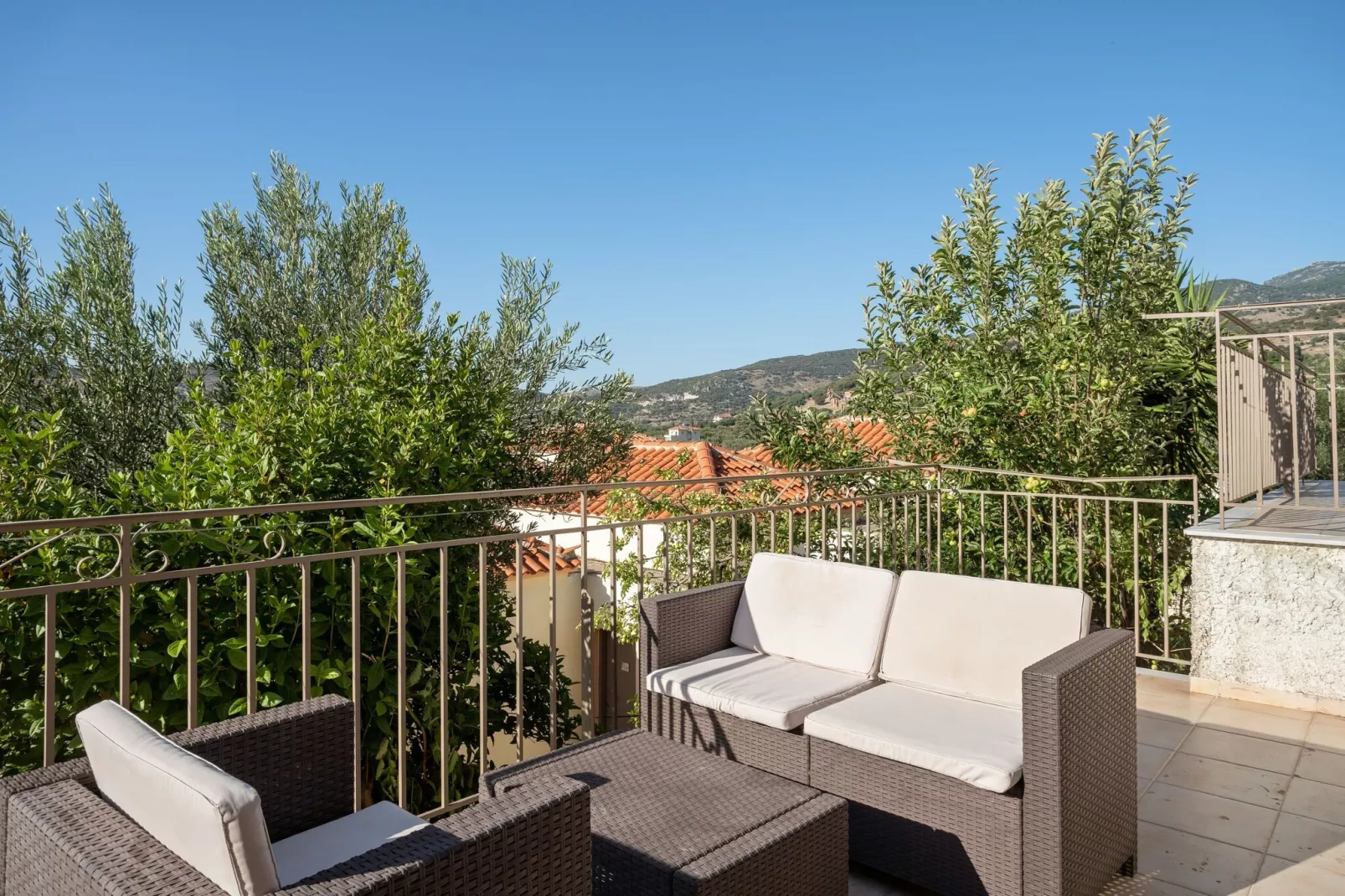 Sfeervolle studio op Lesbos met een balkon