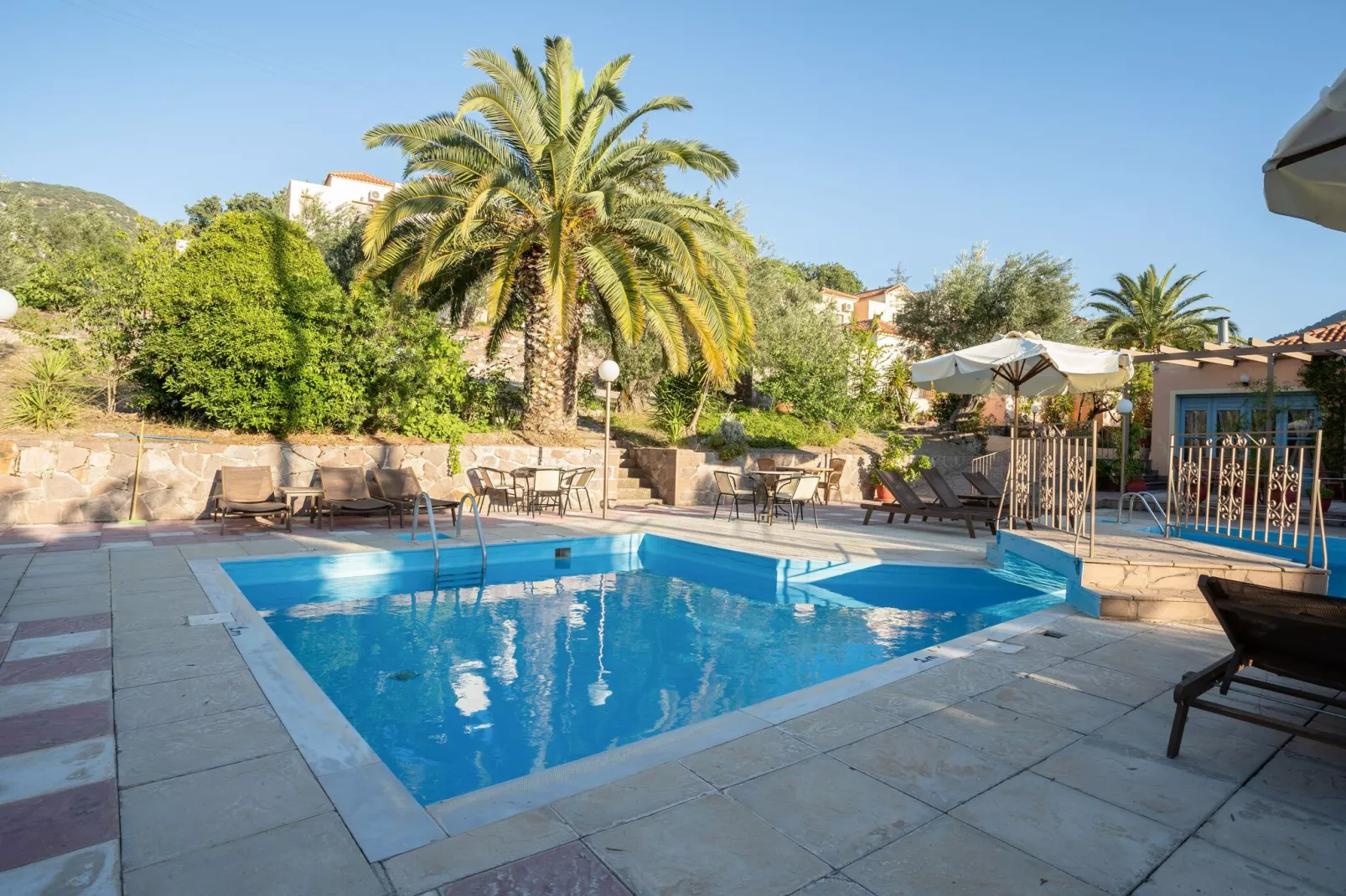 Sfeervolle studio op Lesbos met een balkon