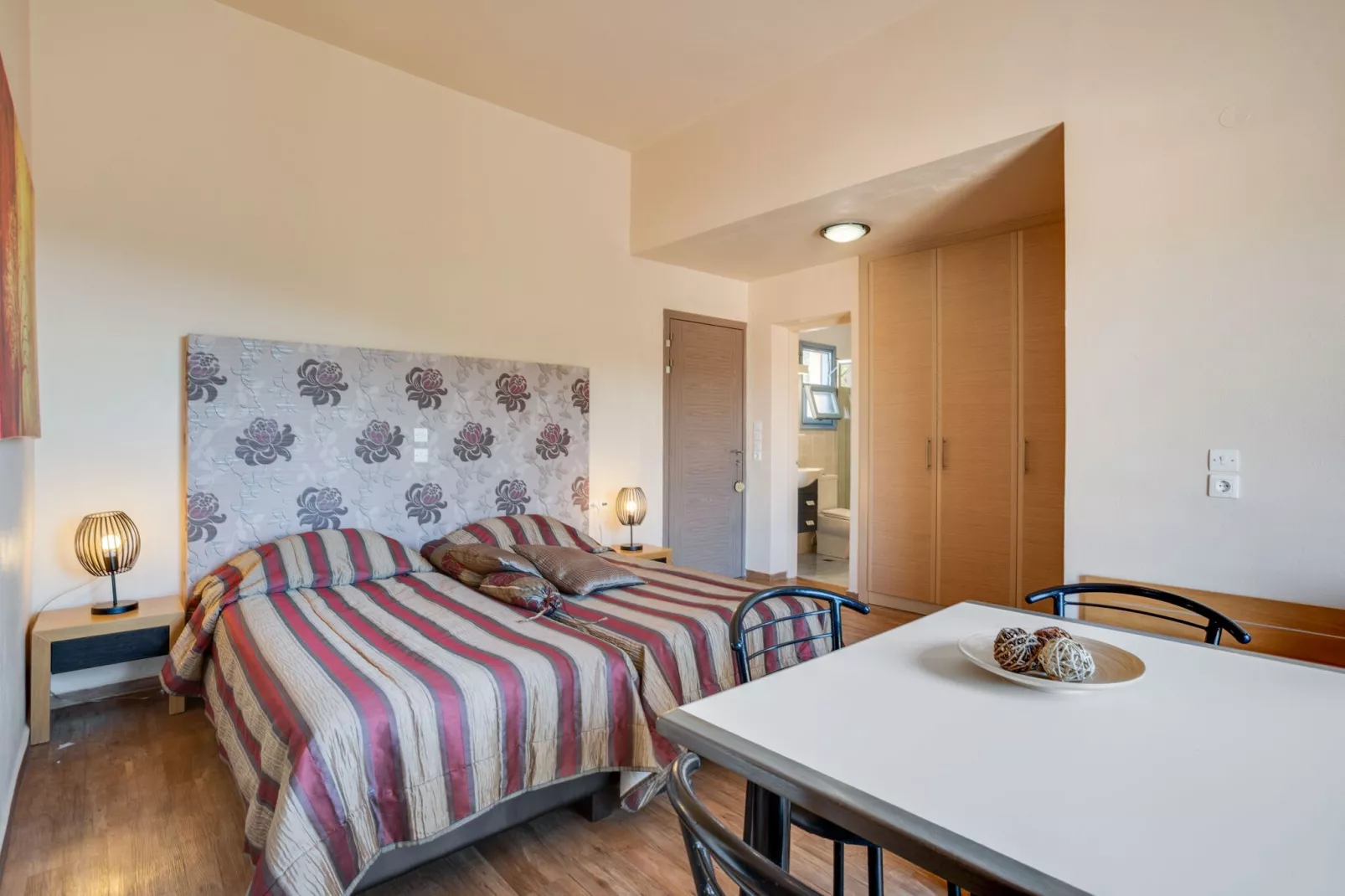 Sfeervolle studio op Lesbos met een balkon-Slaapkamer