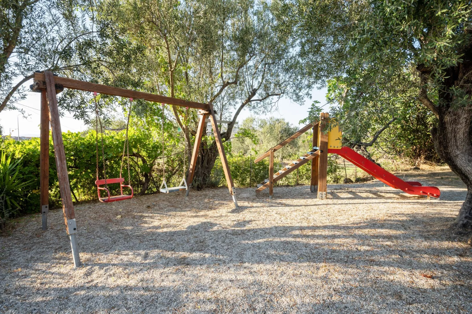 Sfeervolle studio op Lesbos met een balkon-Parkfaciliteiten