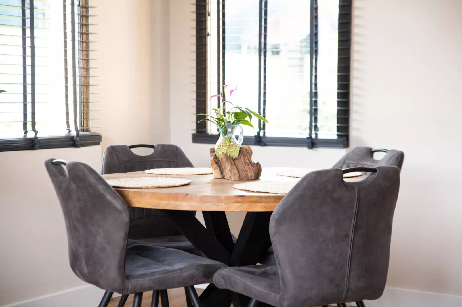 4 pers Welness huis 93-Eetkamer