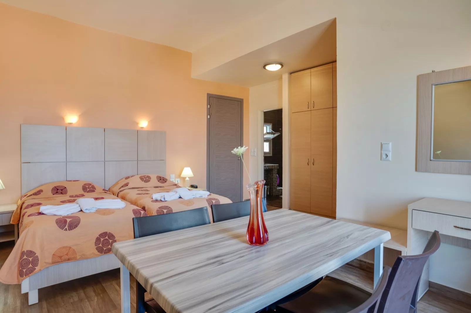 Aangename studio op Lesbos met een balkon-Slaapkamer