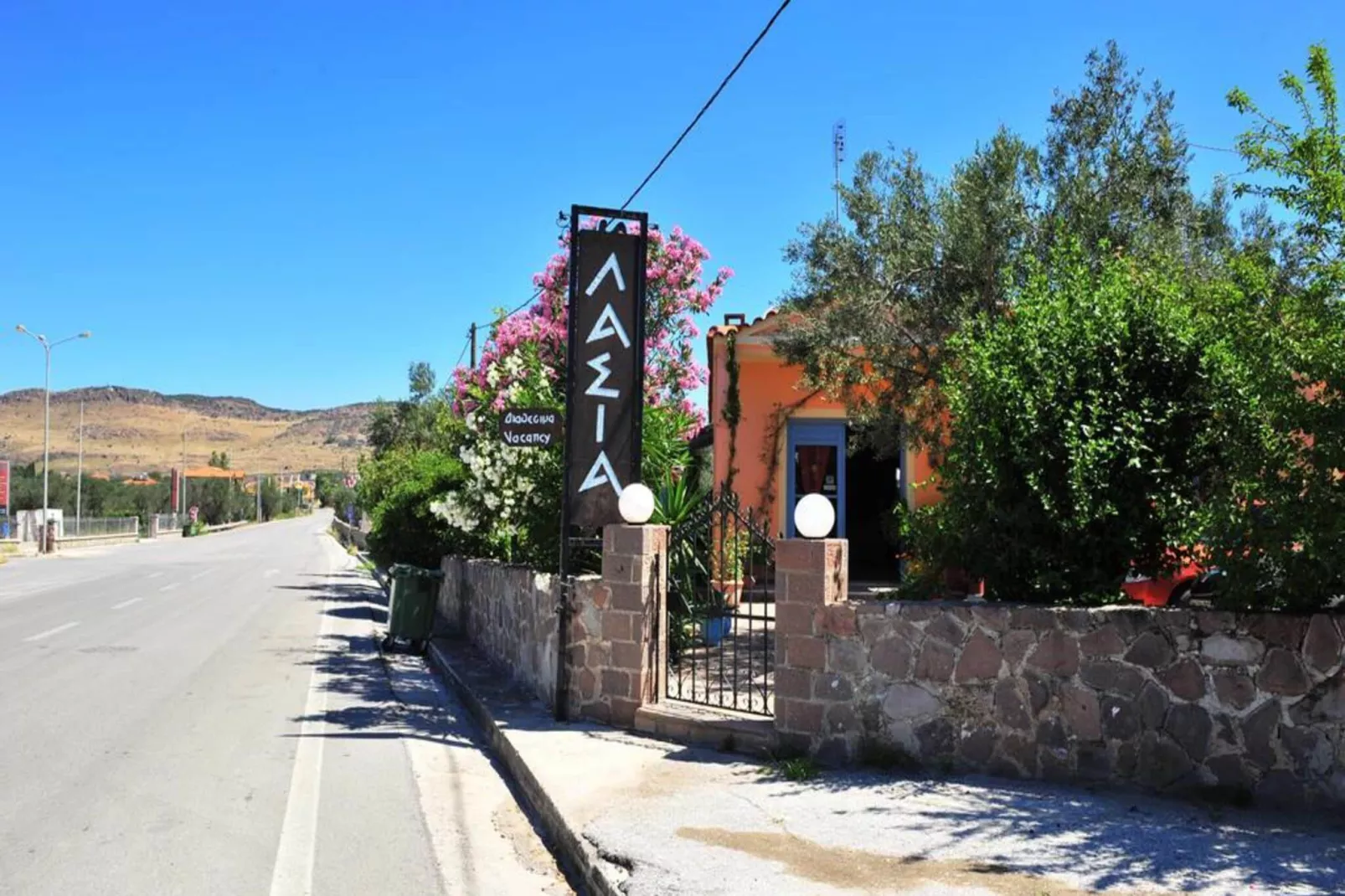 Aangename studio op Lesbos met een balkon-Buitenkant zomer