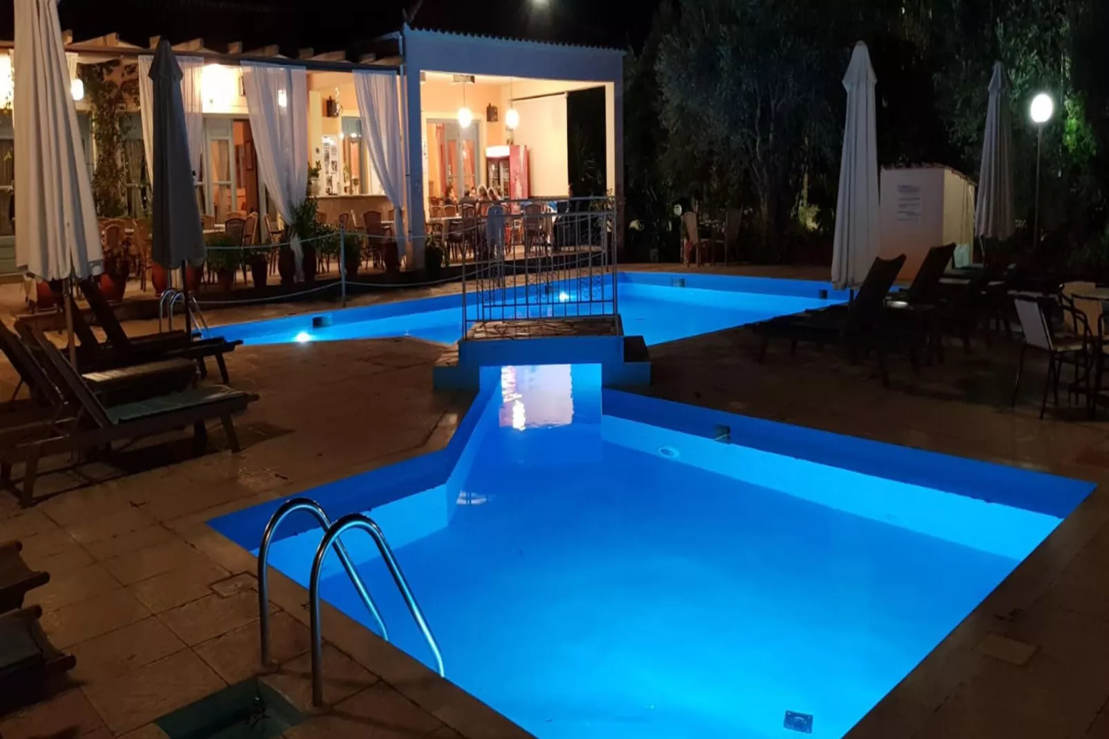Aangename studio op Lesbos met een balkon-Zwembad