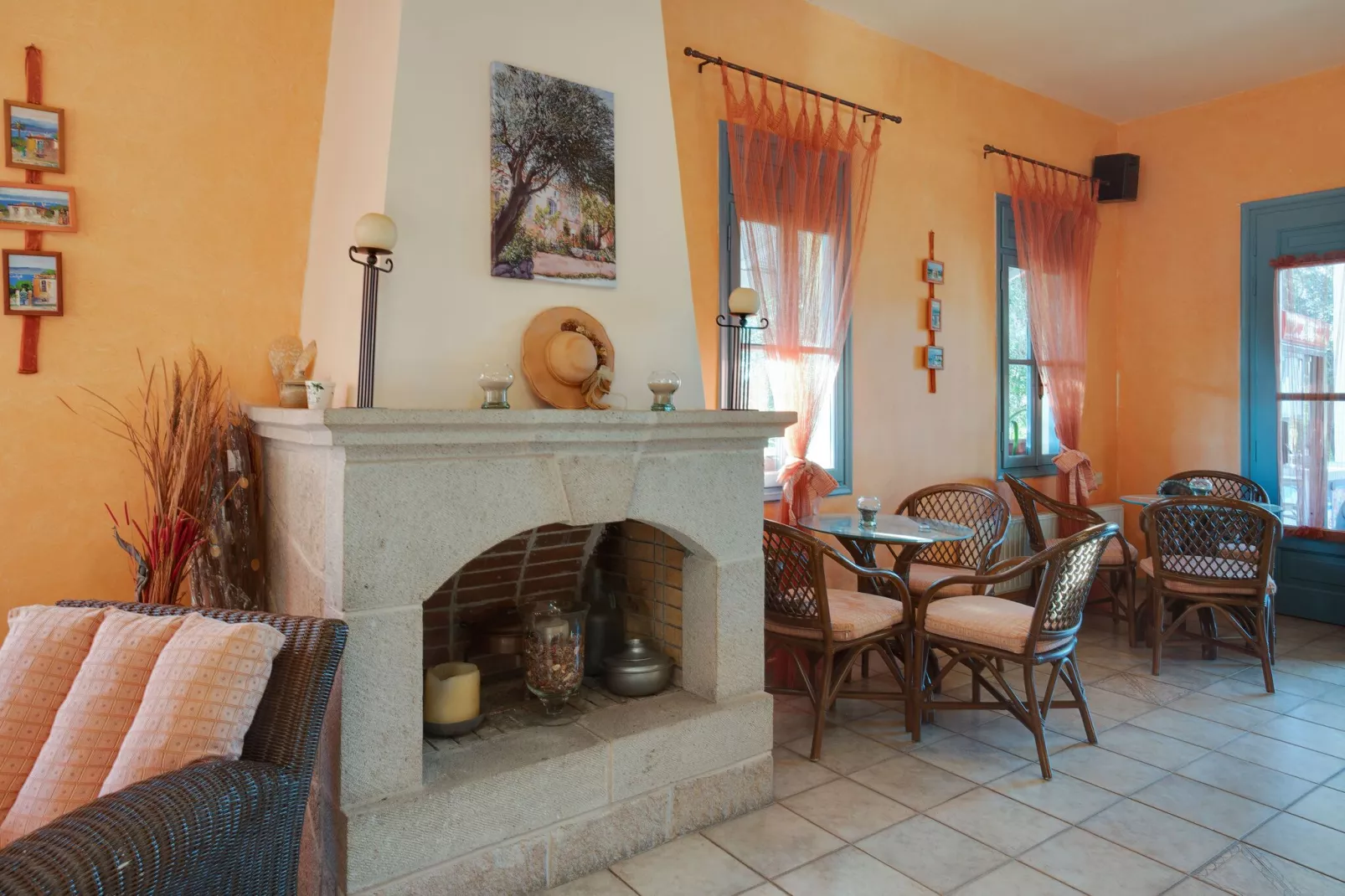 Comfortabele studio op Lesbos met een balkon-Woonkamer