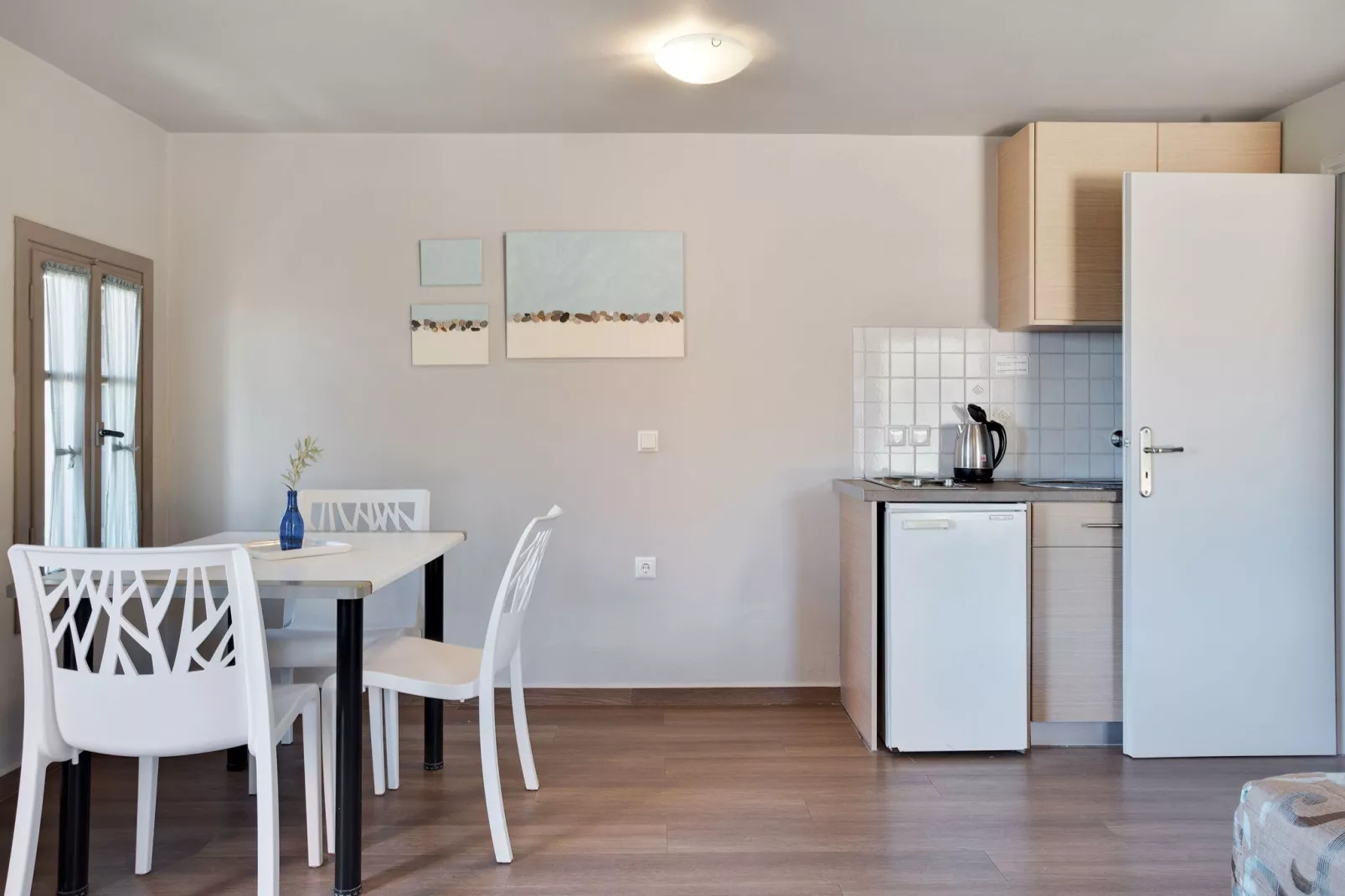 Comfortabele studio op Lesbos met een balkon-Eetkamer