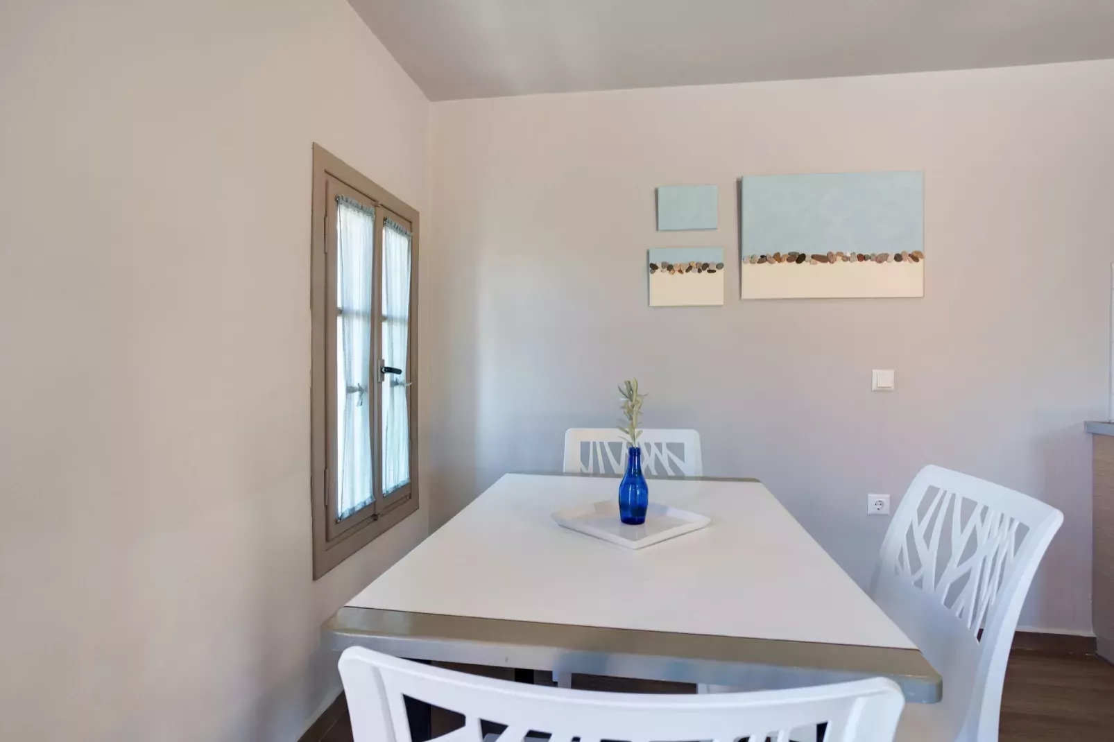 Comfortabele studio op Lesbos met een balkon-Eetkamer