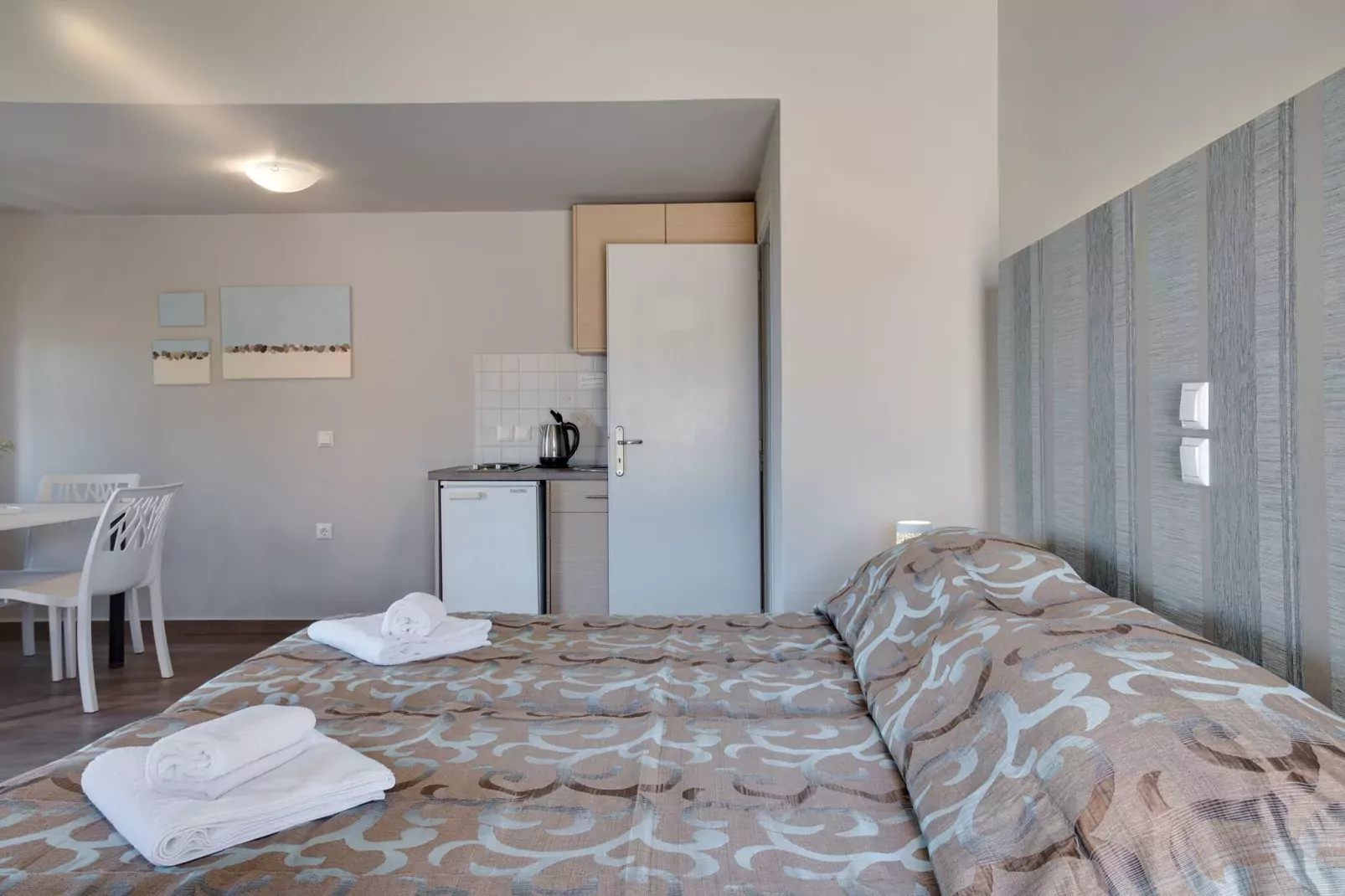 Comfortabele studio op Lesbos met een balkon-Slaapkamer