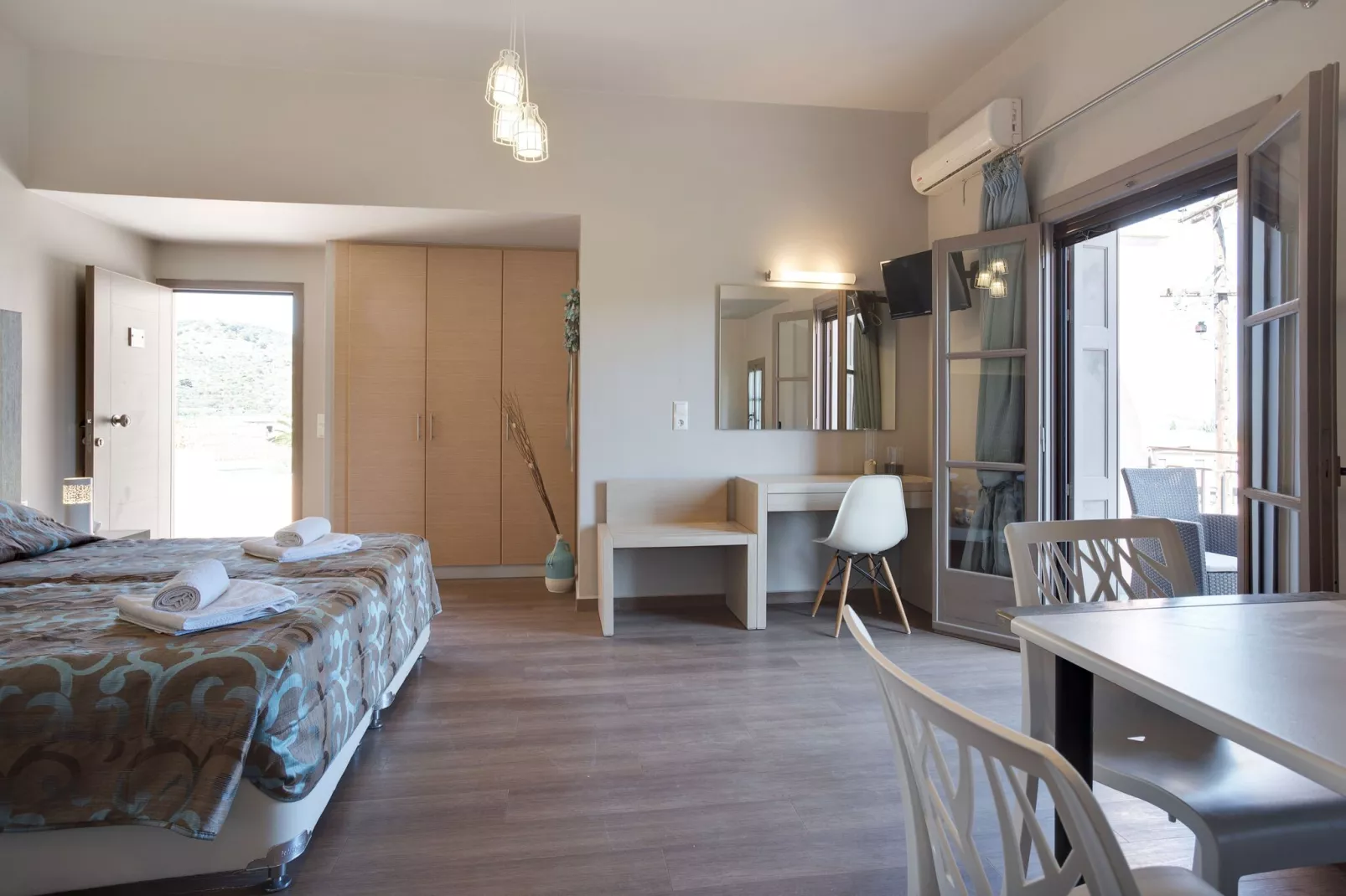 Comfortabele studio op Lesbos met een balkon-Slaapkamer