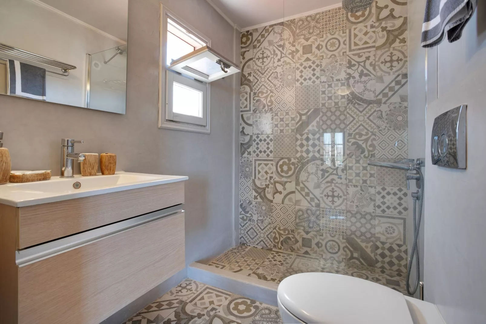Comfortabele studio op Lesbos met een balkon-Badkamer