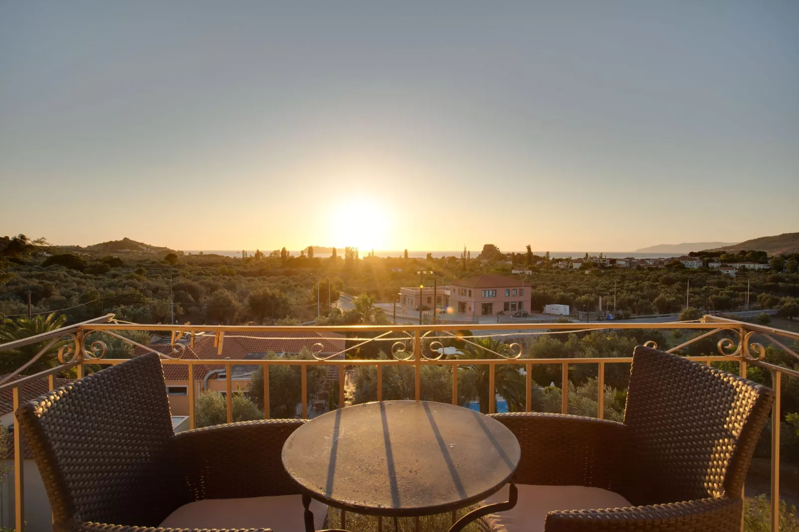Comfortabele studio op Lesbos met een balkon-Terrasbalkon