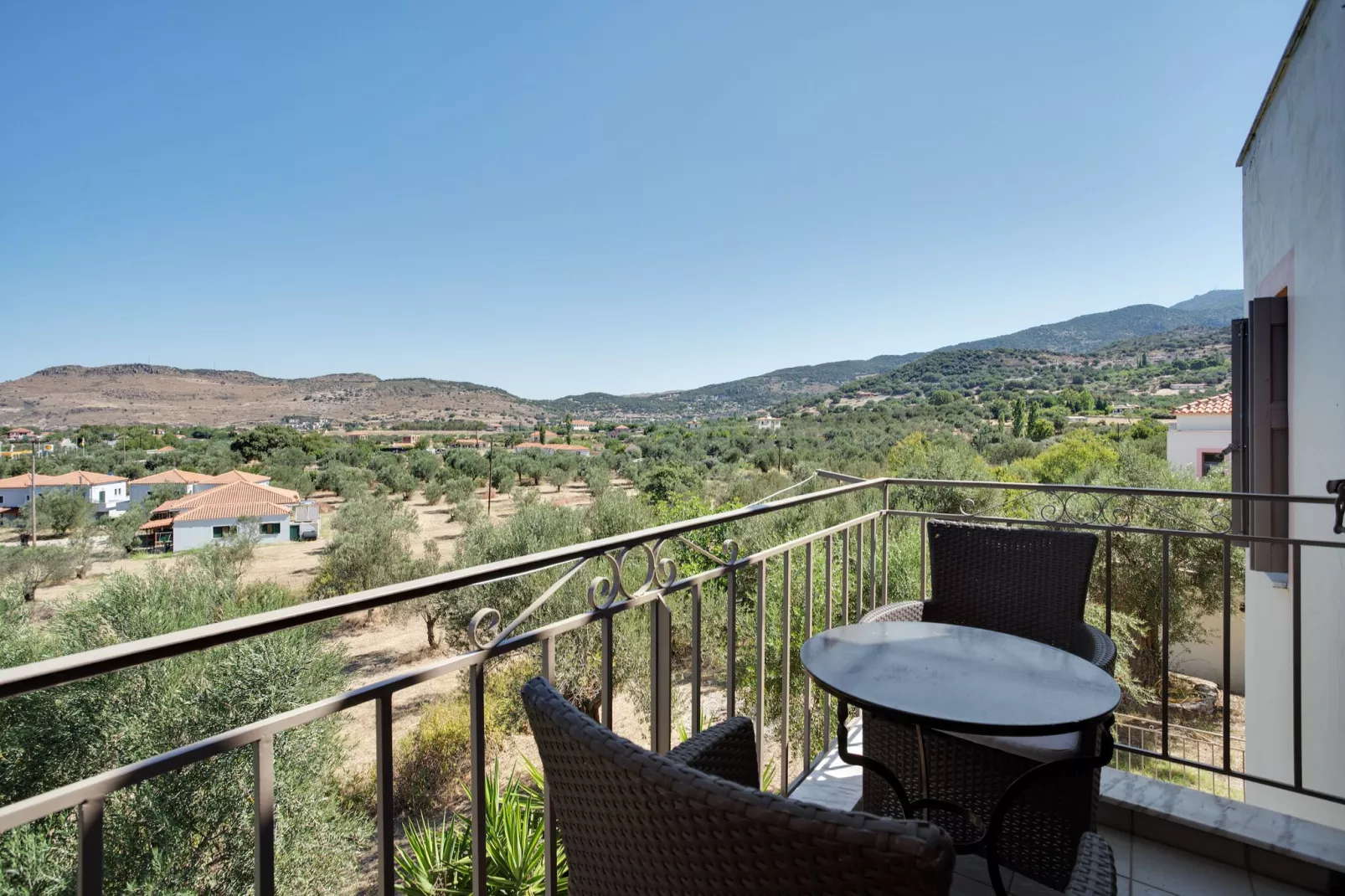 Comfortabele studio op Lesbos met een balkon-Terrasbalkon