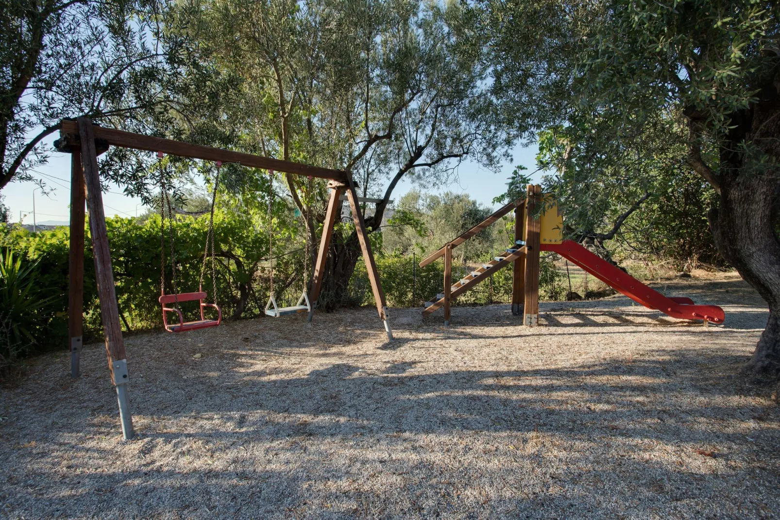 Comfortabele studio op Lesbos met een balkon-Parkfaciliteiten