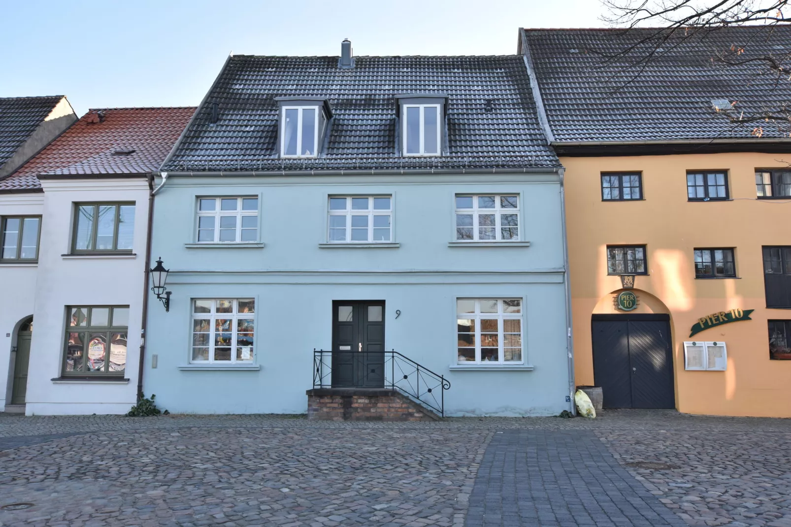 Backbord Hansestadt Wismar mit Terrasse-Buitenkant zomer