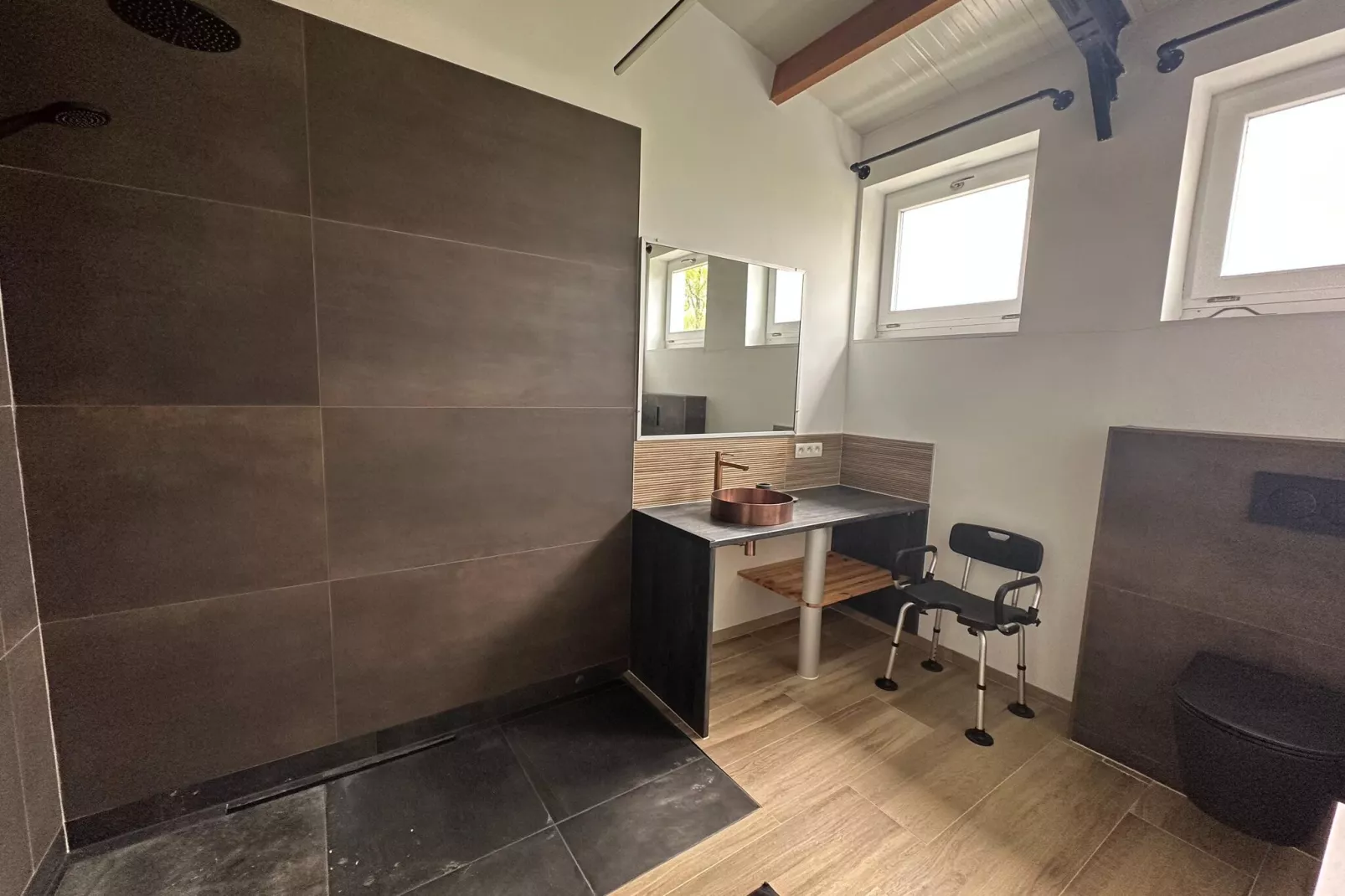 Gite à la ferme avec Piscine intérrieur  sauna et bains à remous-Badkamer