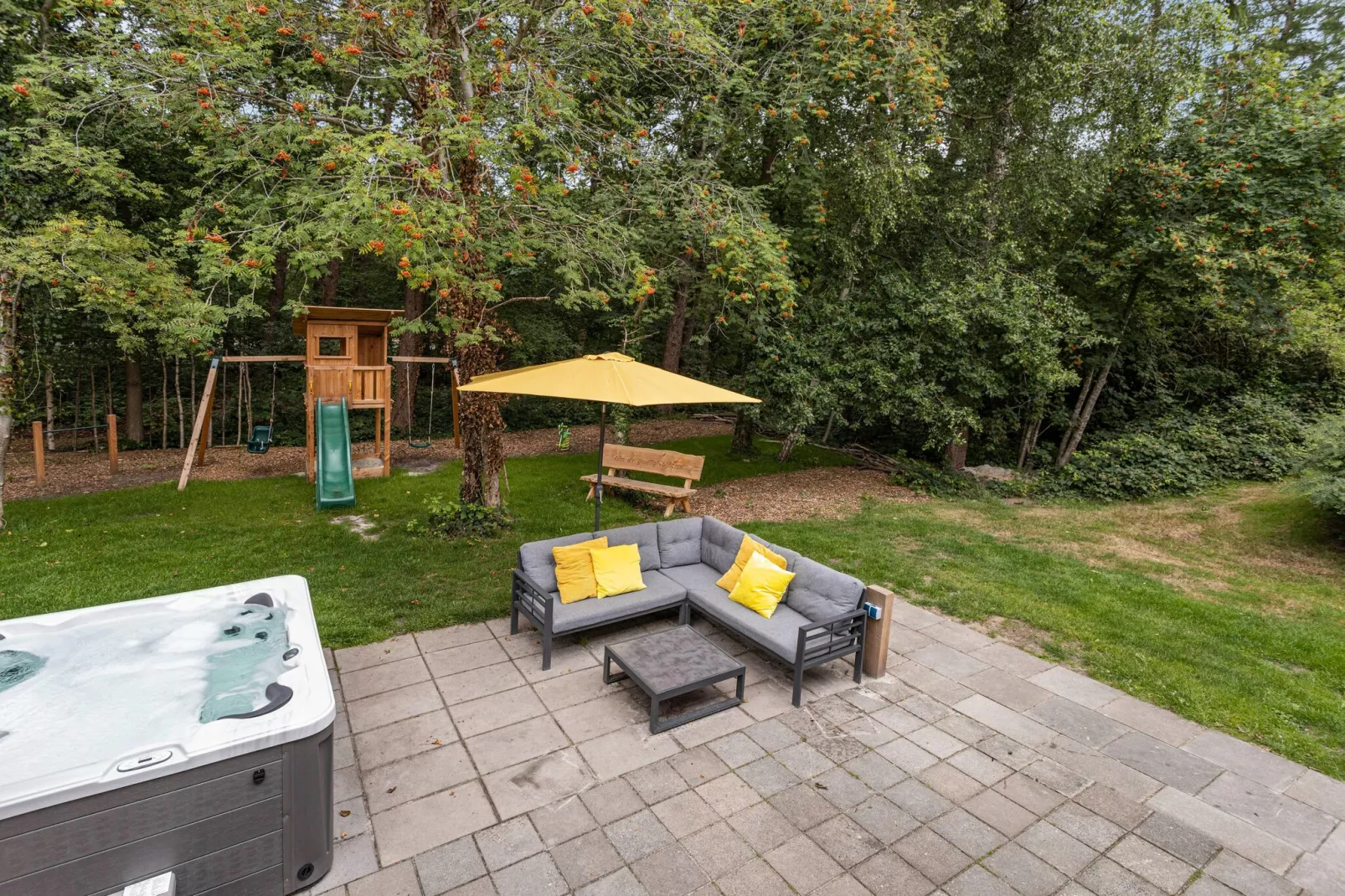20 pers groot Abeltjeshuis Wellness de luxe met buitenspa-Terrasbalkon