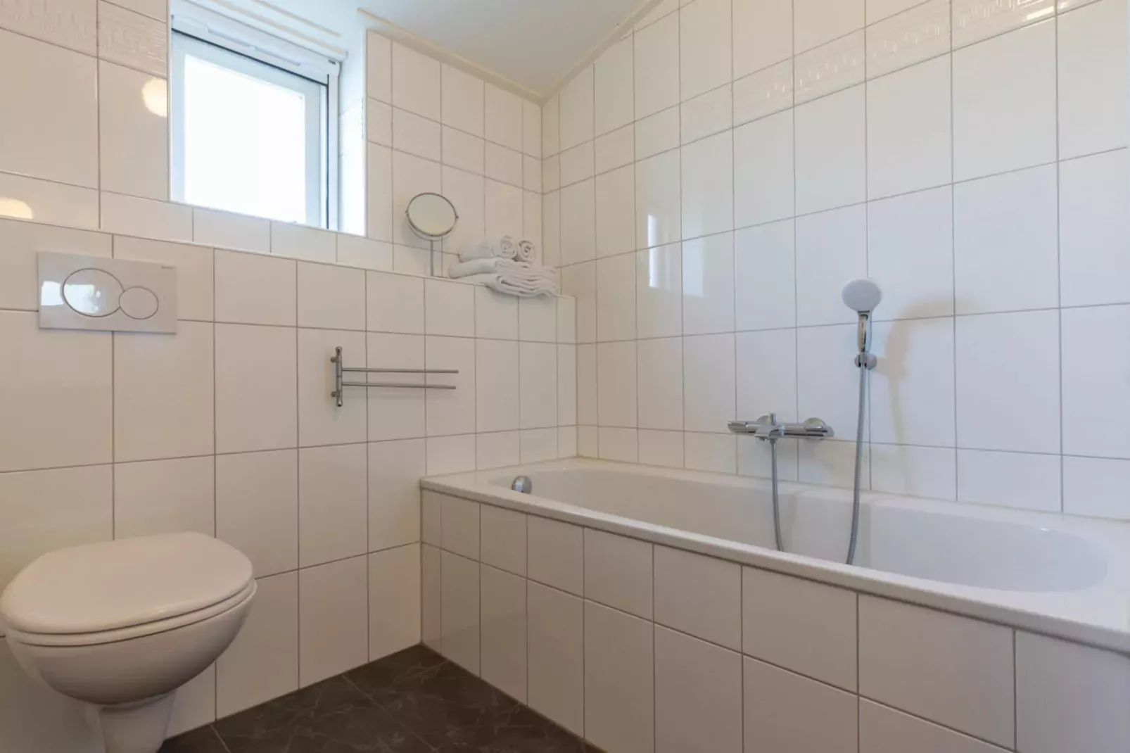 Studio - Vlissingsestraat 3-1  Koudekerke-Badkamer