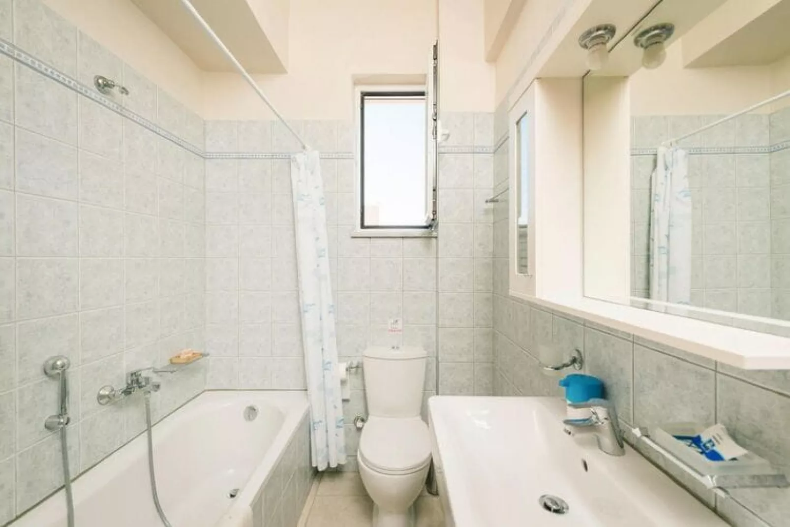 Apartments Cretan View, Chania-3 bedroom-app.-Badkamer