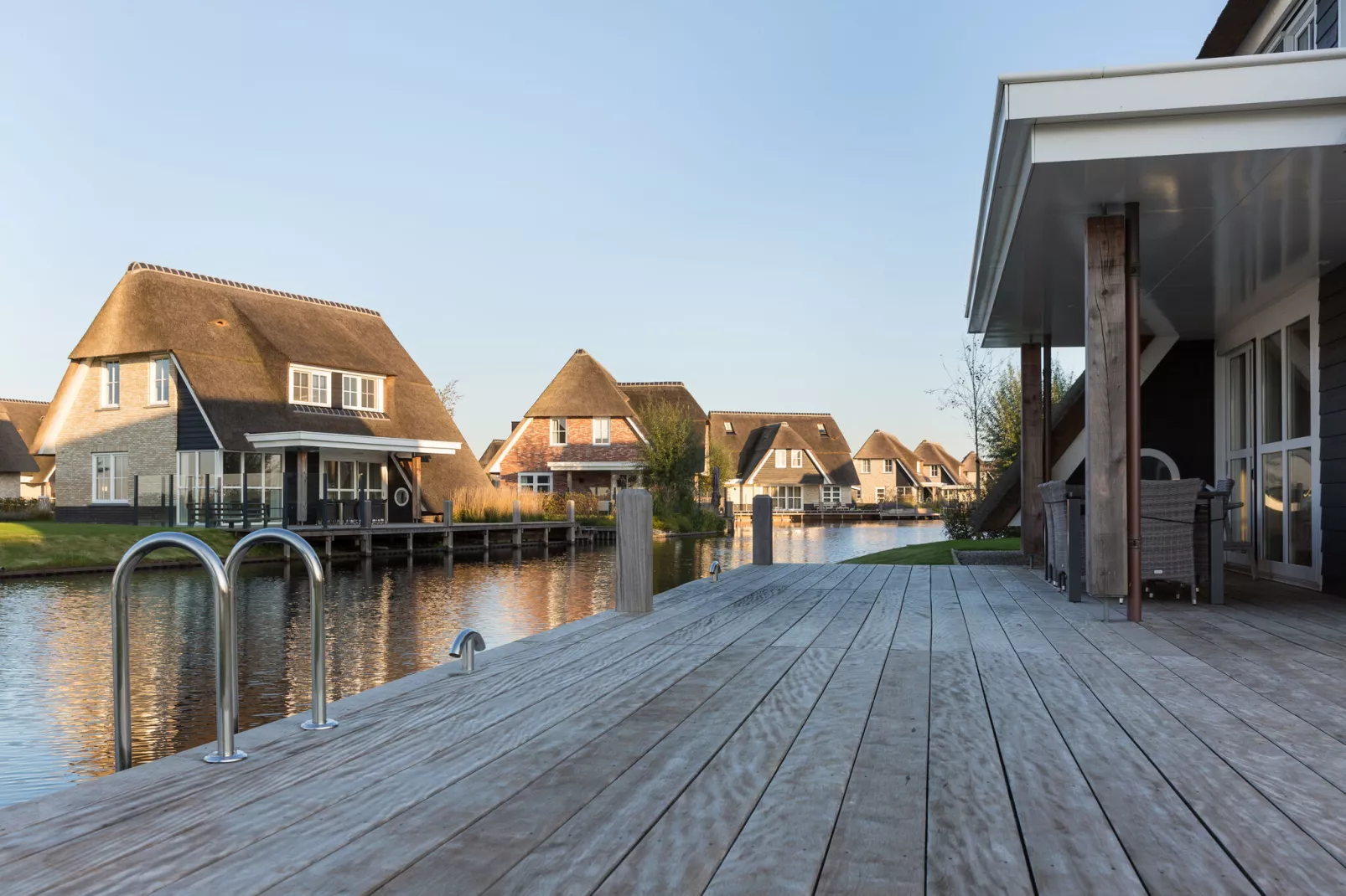 Friese Meren Villa's 14-Terrasbalkon