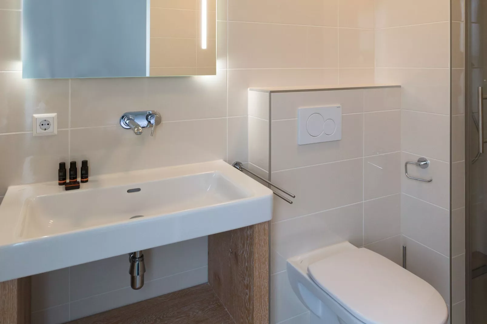 Friese Meren Villa's 15-Badkamer