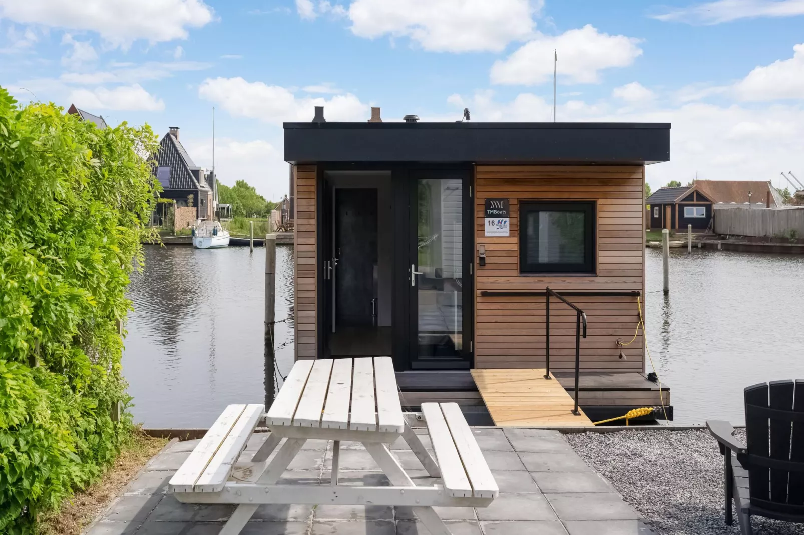 Boat House Stavoren-Buitenkant zomer