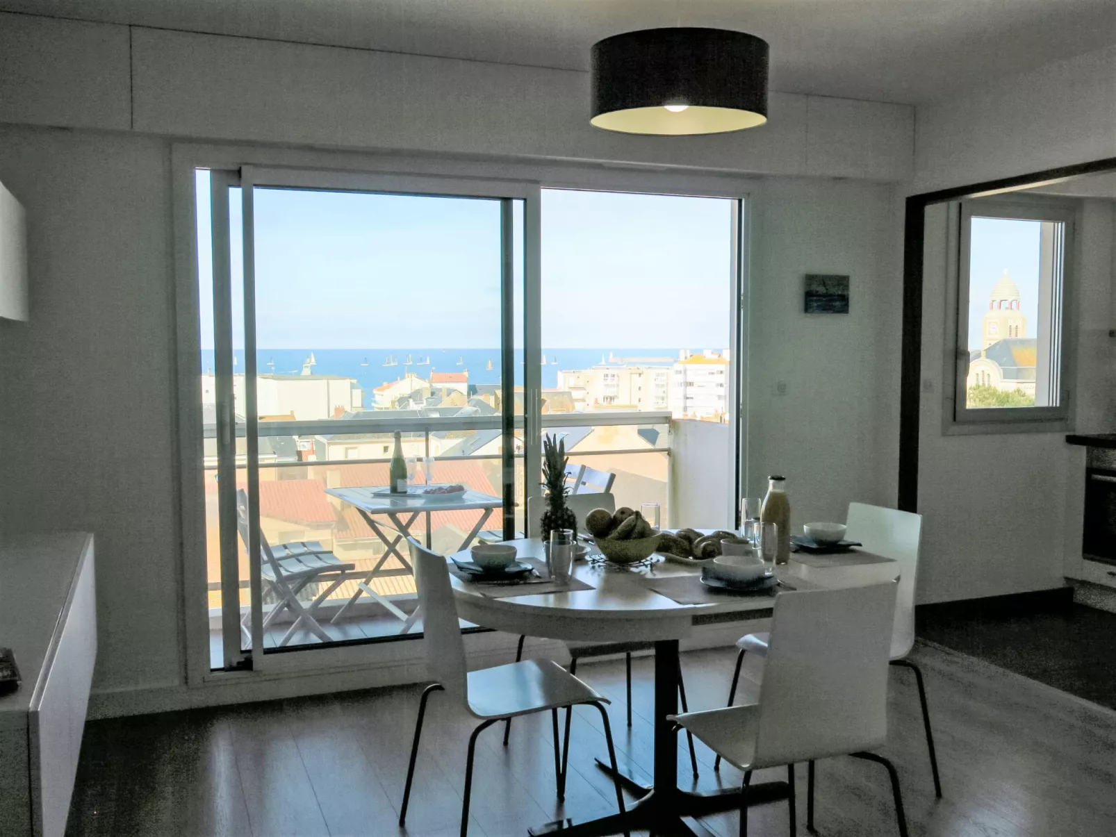 L'Hippocampe T2 balcon et large vue mer-Binnen