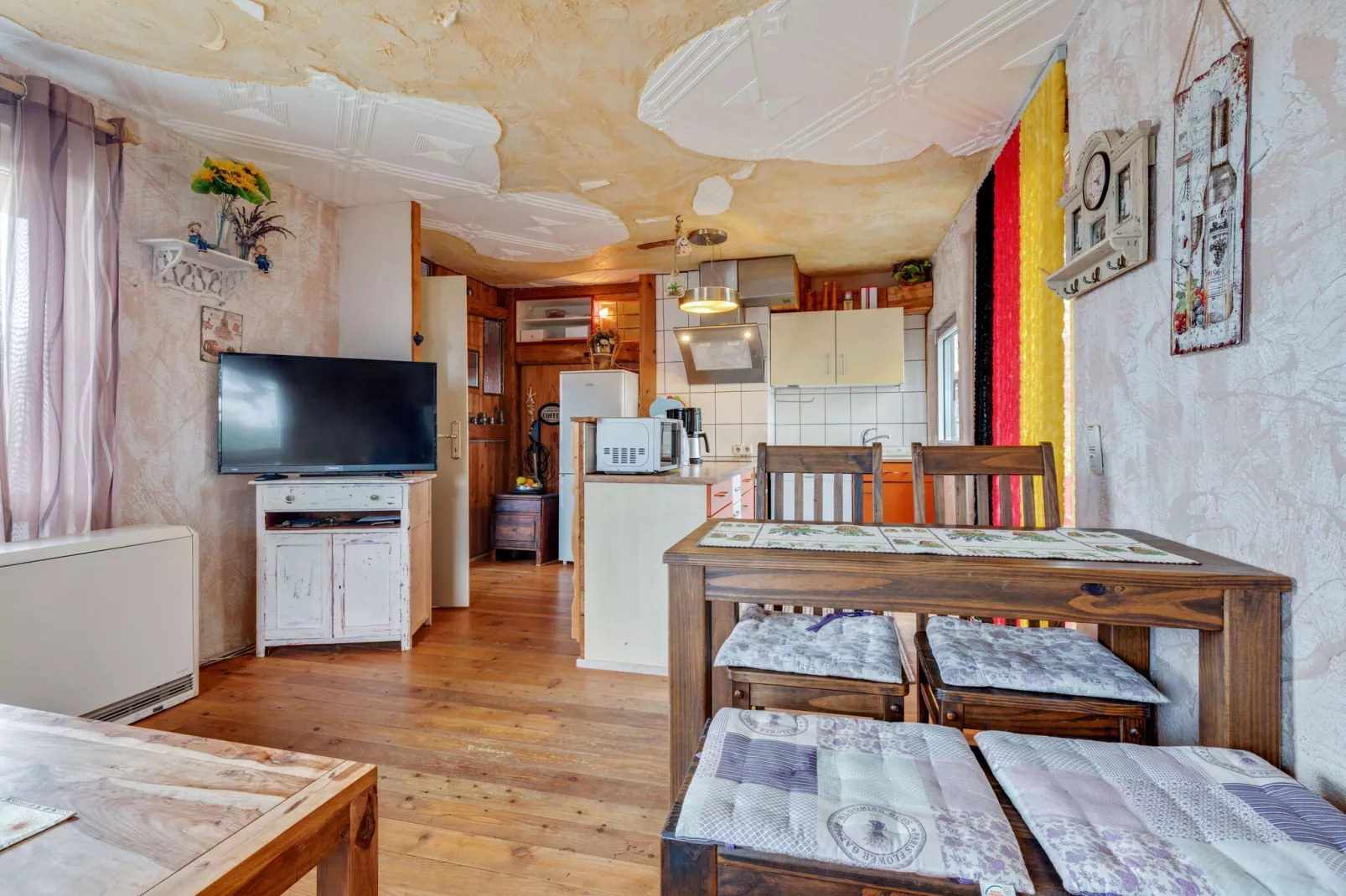 Hundefreundliches Ferienhaus am See MIT Whirlpool-Eetkamer