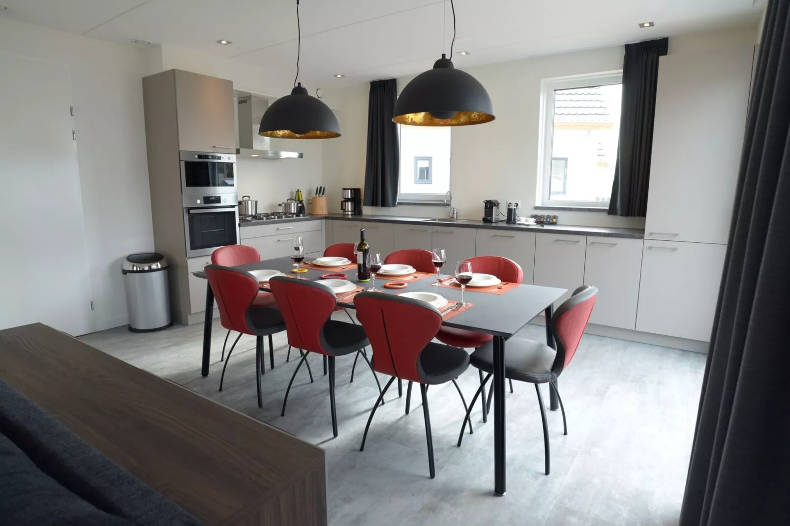Villa  Hoogeland 106L-Eetkamer