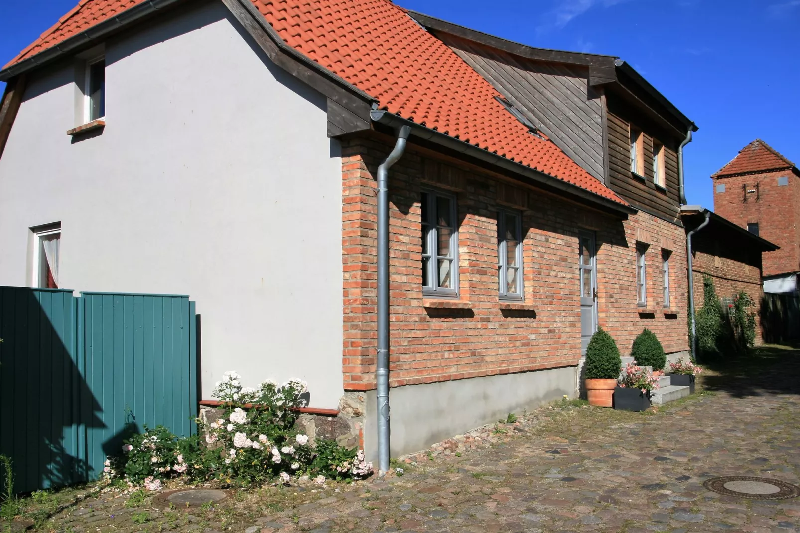 Stadthaus Klütz 3-Buitenkant zomer