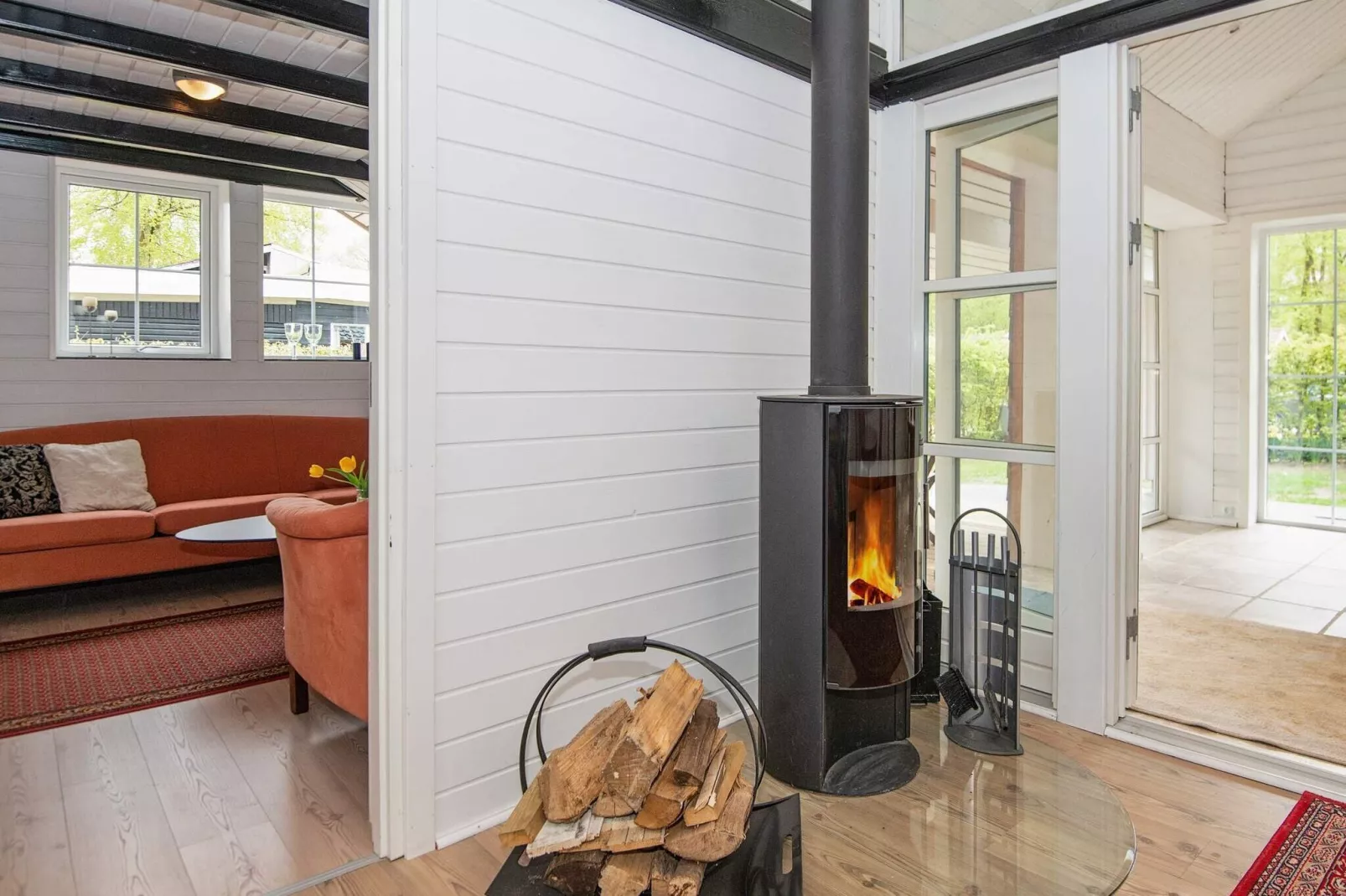 Betoverende Cottage met Whirlpool-By Traum-Binnen
