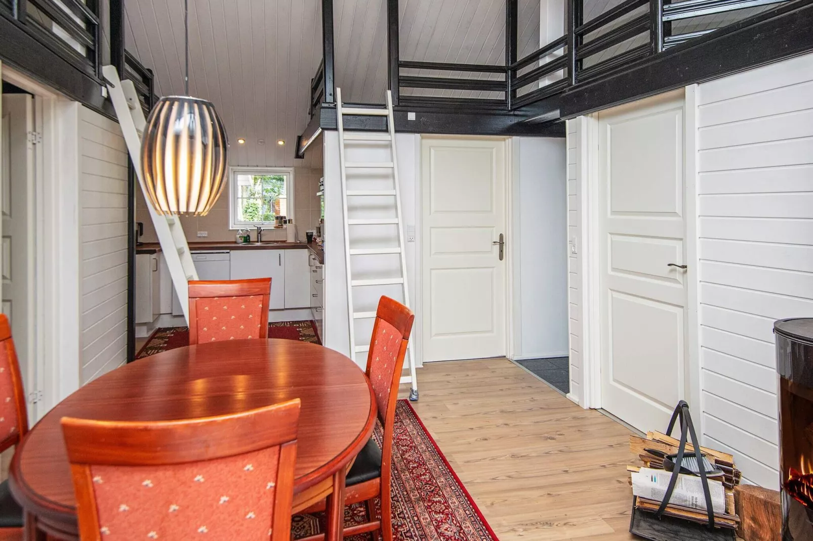 Betoverende Cottage met Whirlpool-By Traum-Binnen