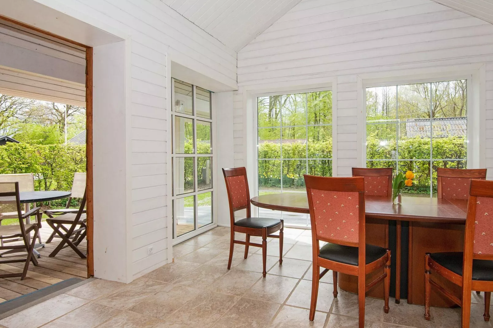 Betoverende Cottage met Whirlpool-By Traum-Binnen