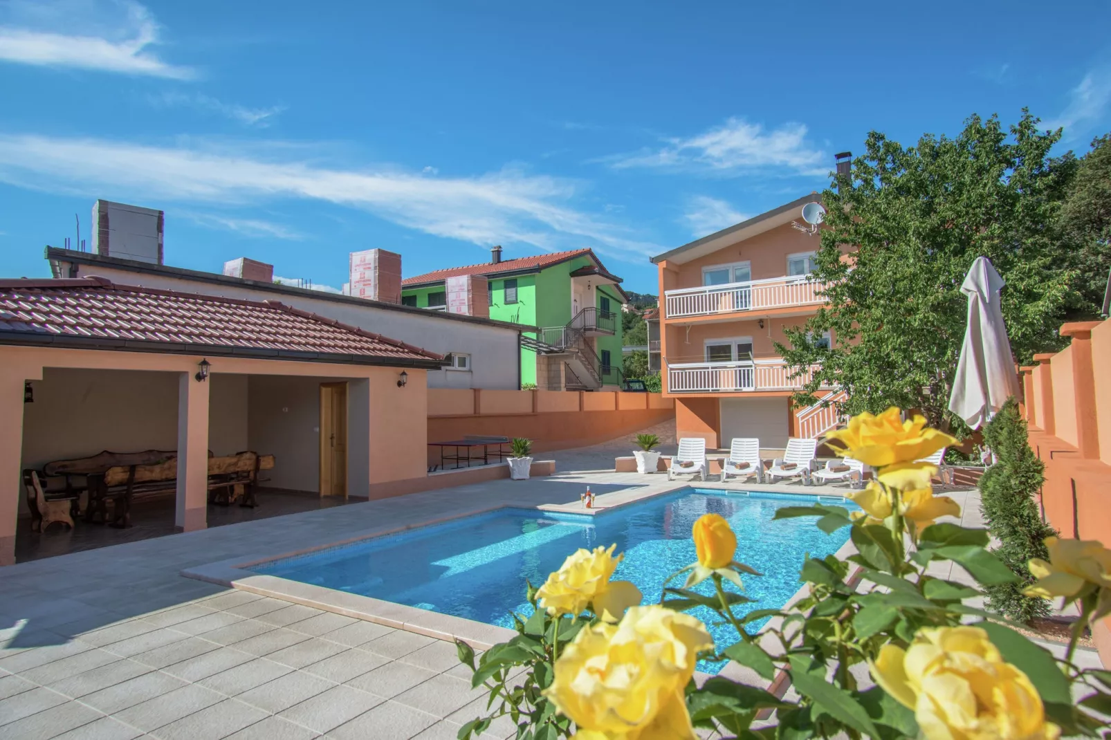 Villa Sucur-Buitenkant zomer