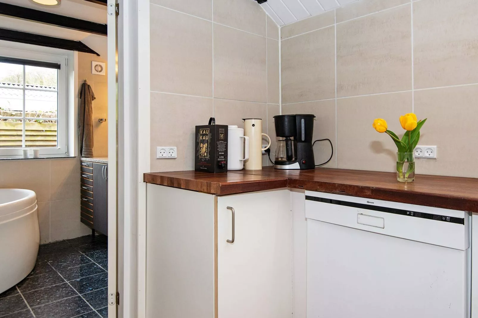 Betoverende Cottage met Whirlpool-By Traum-Binnen