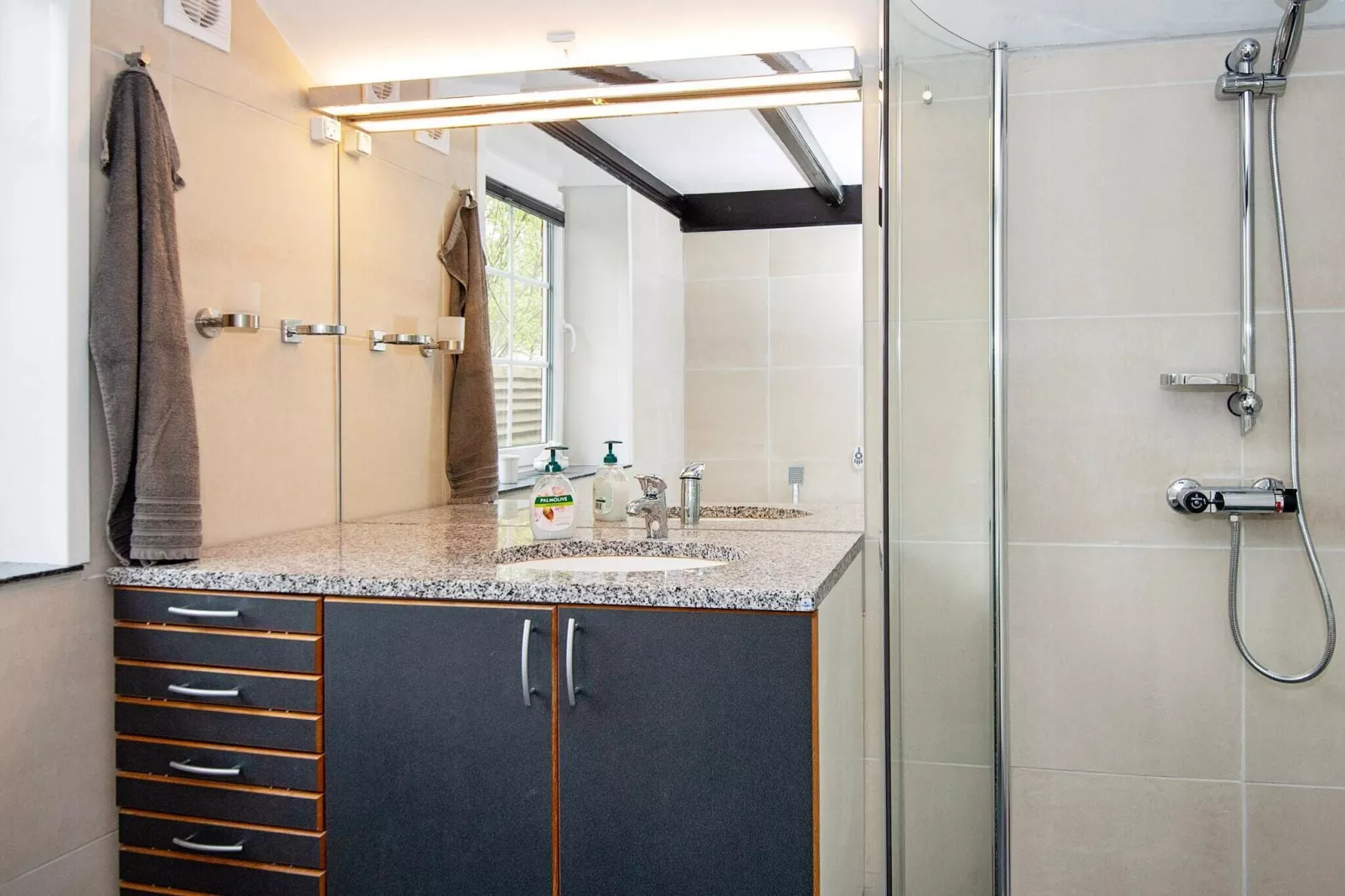 Betoverende Cottage met Whirlpool-By Traum-Binnen