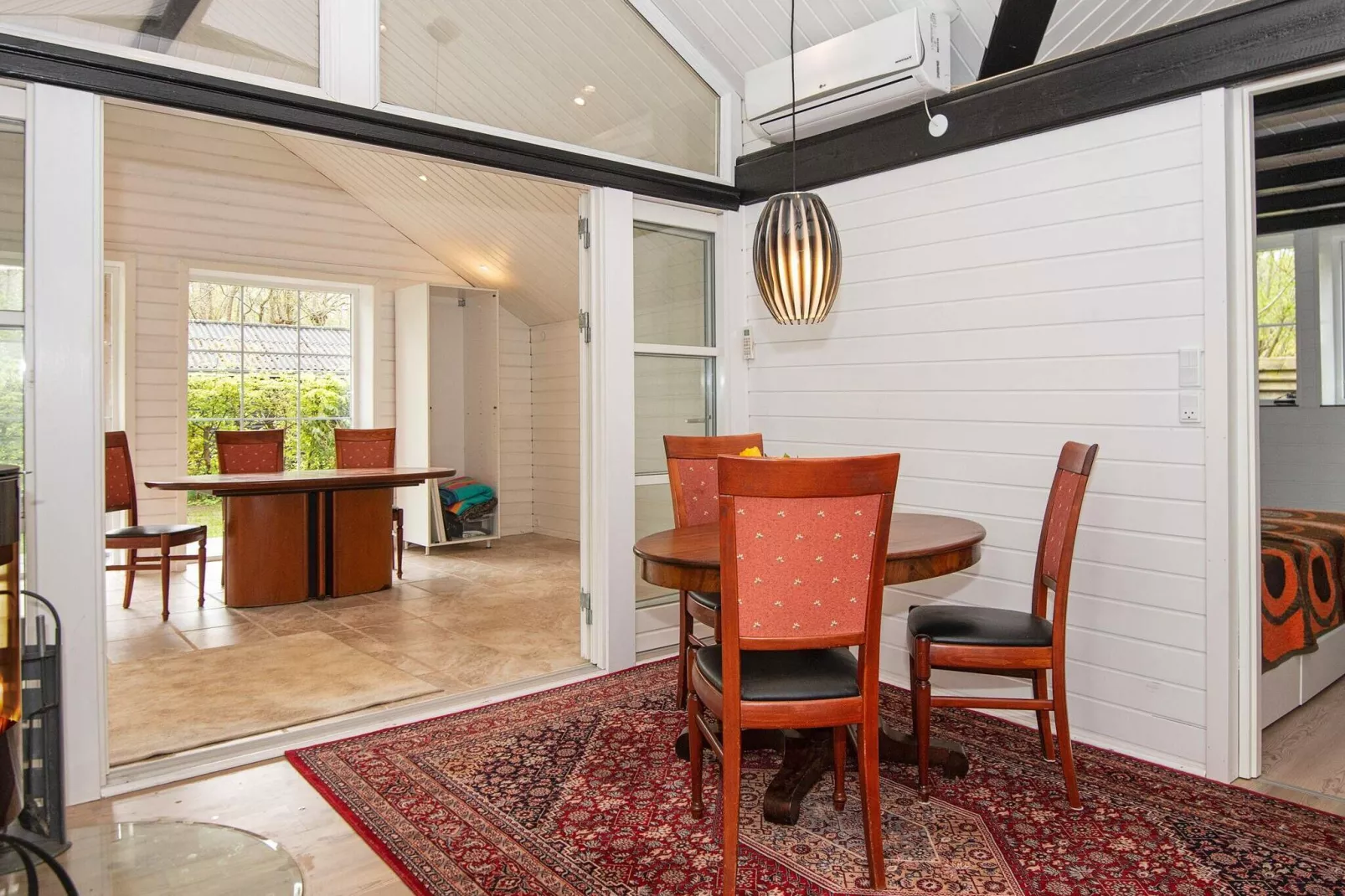 Betoverende Cottage met Whirlpool-By Traum-Binnen