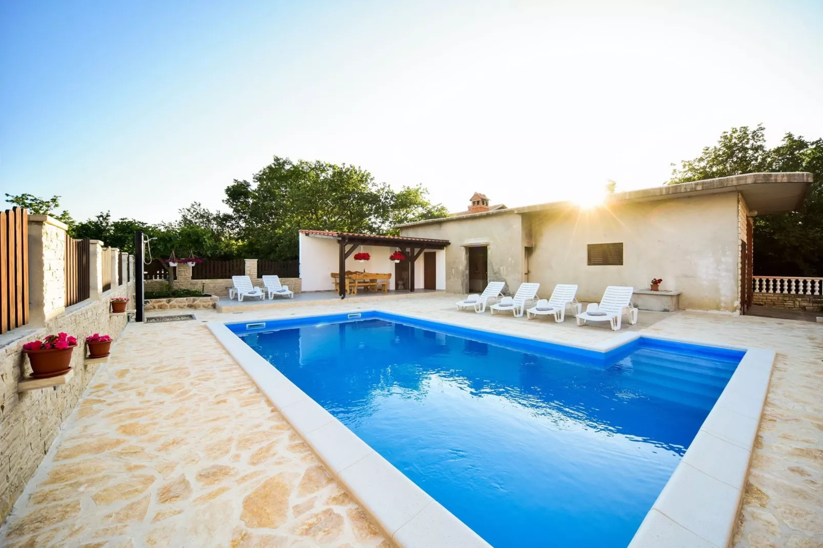 poolofhouse