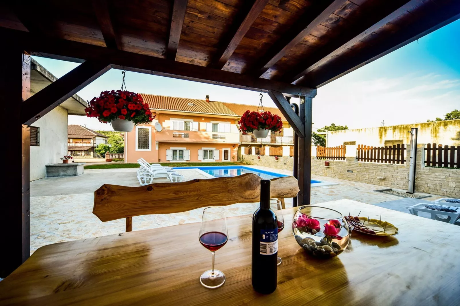 Apartment Josip-Buitenkant zomer