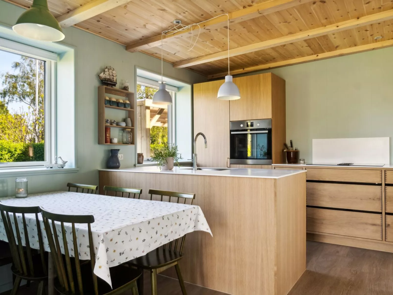 "Tedora" - 250m from the sea
