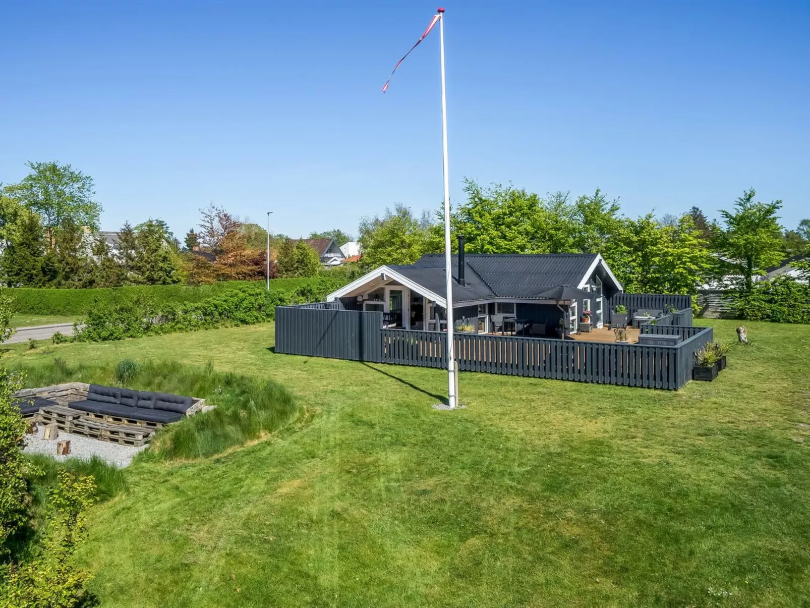 "Bryti" - 500m from the sea-Buiten