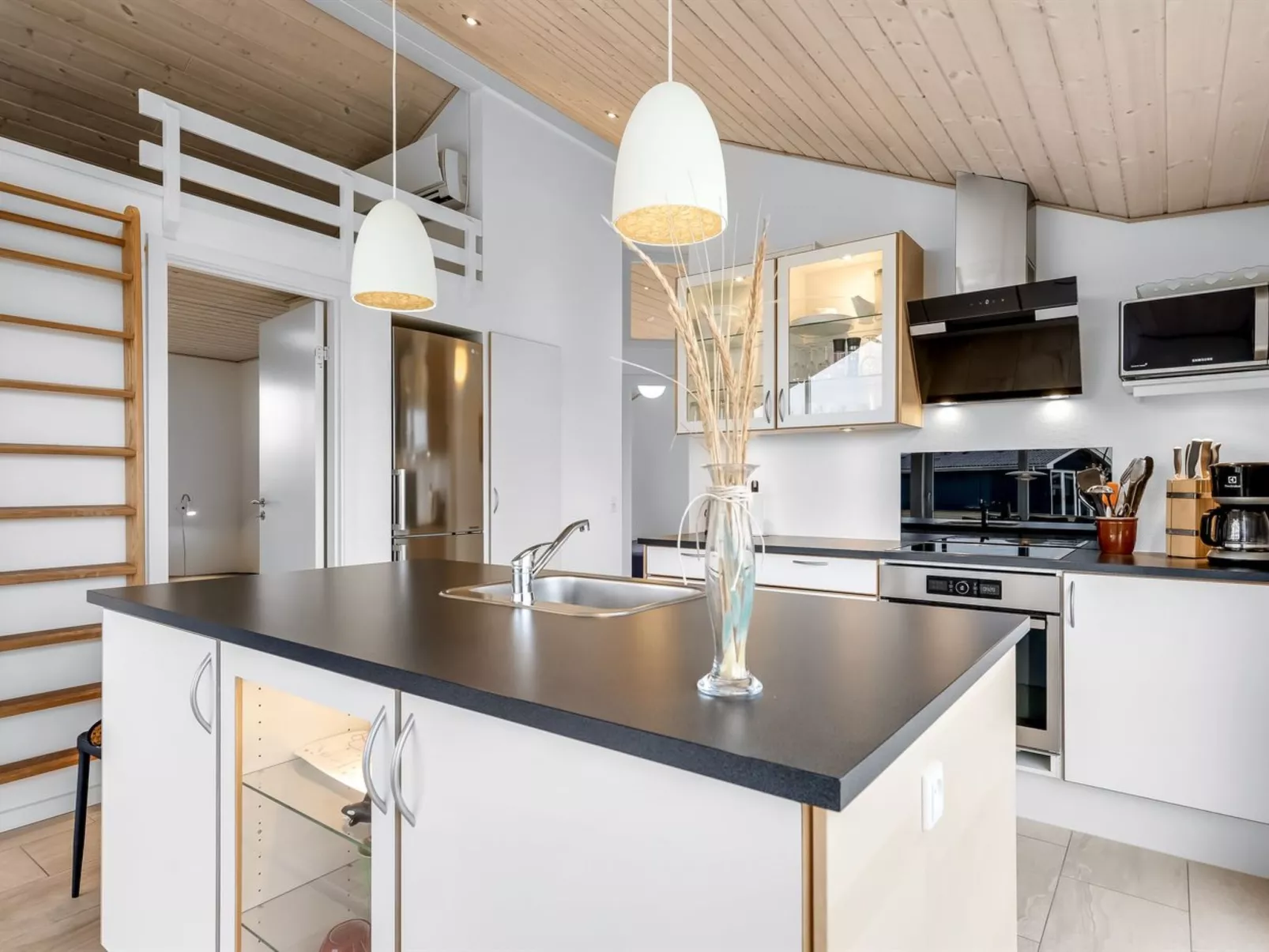 "Hedvig" - 70m from the sea-Binnen